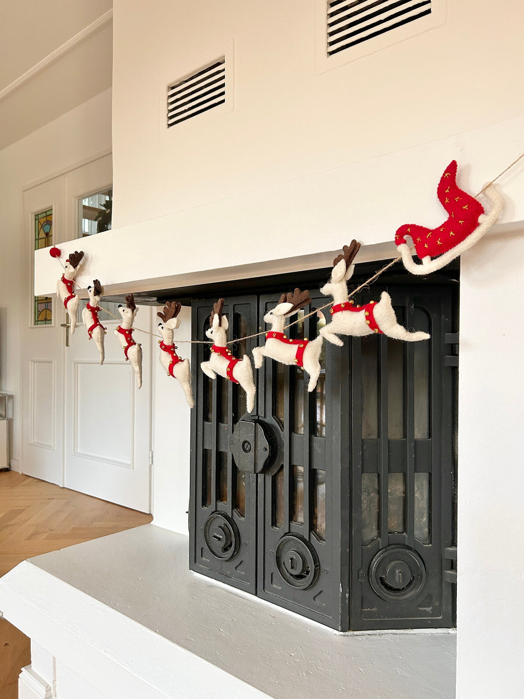 Weihnachtsgirlande aus Filz I Rentiere aus Filz I Weihnachtsschlitten I Rudolf Deko I Weihnachtsdeko I Filz Rentier mit Glöckchen