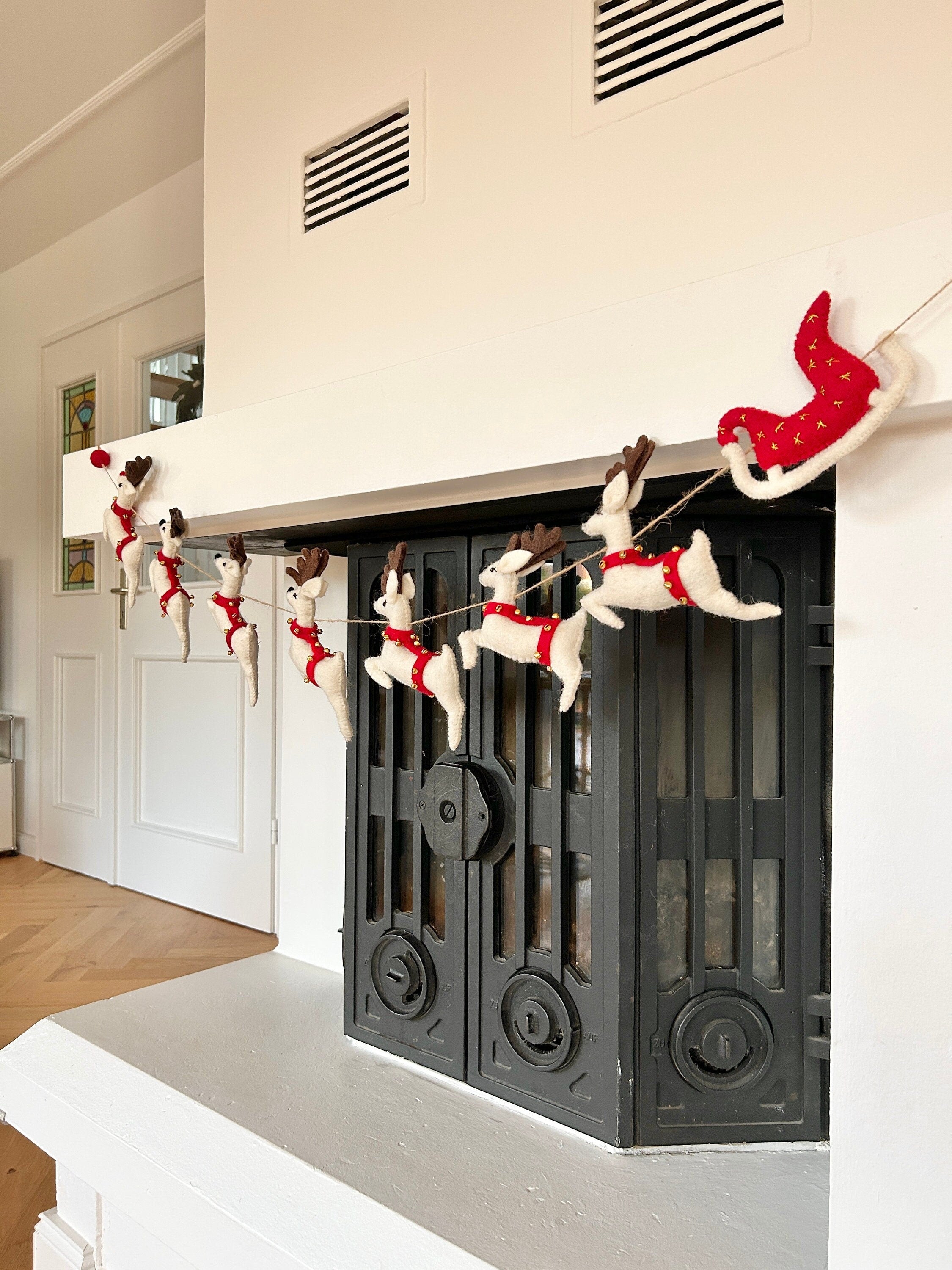 Weihnachtsgirlande aus Filz I Rentiere aus Filz I Weihnachtsschlitten I Rudolf Deko I Weihnachtsdeko I Filz Rentier mit Glöckchen