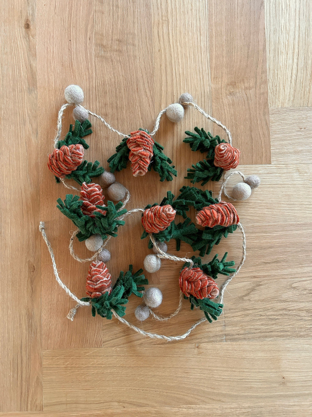 Weihnachtsgirlande Tannenzapfen aus Filz I Zapfen aus Filz I Weihnachtsdeko I Kiefernzapfen Girlande I Winterdeko I Herbstdeko