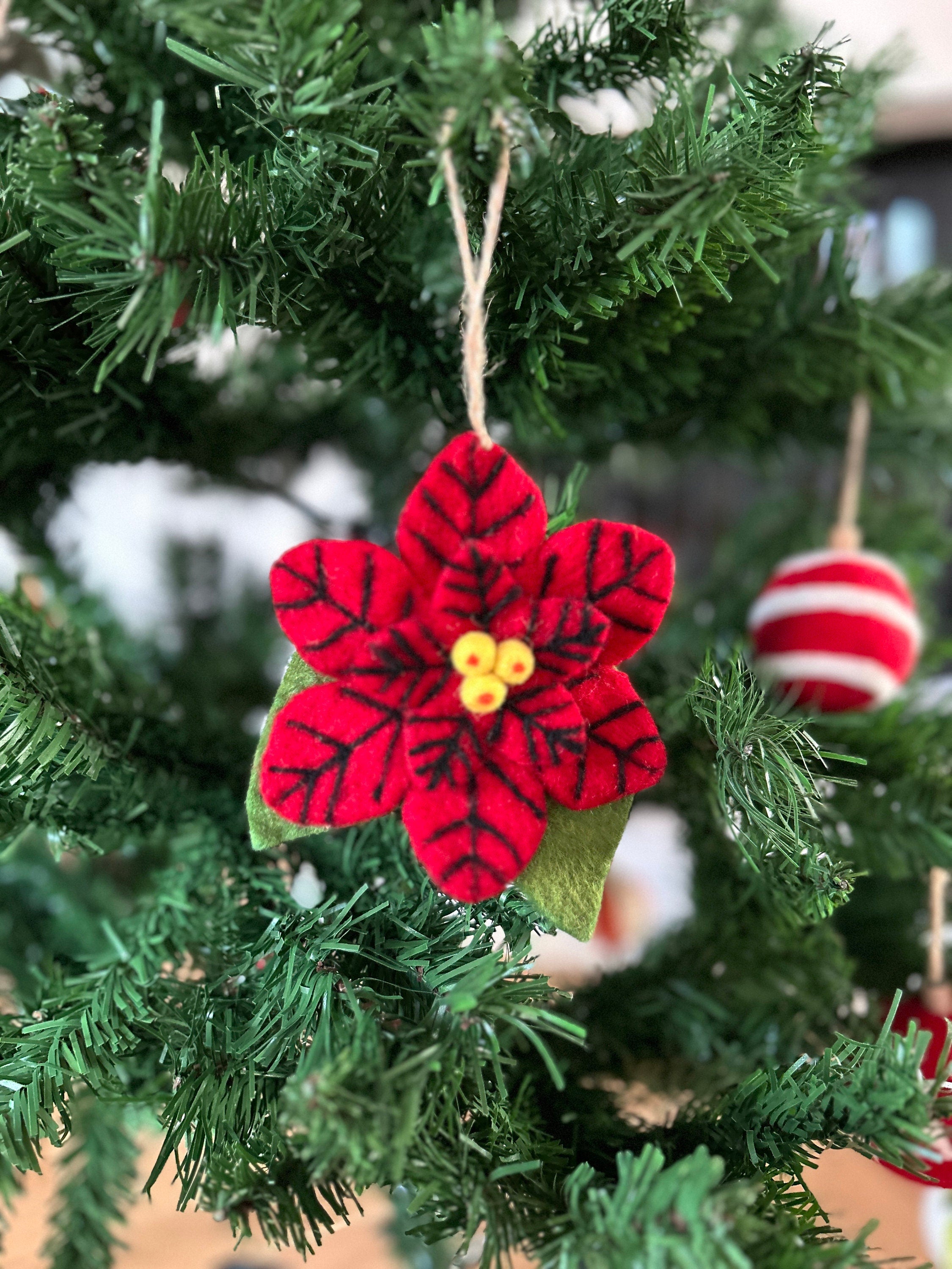 Weihnachtsstern aus Filz I handgefilzt aus Wolle I Fensterdeko I Weihnachtsdeko I Beerenzweig I Misteln I Weihnachtsanhänger Filz