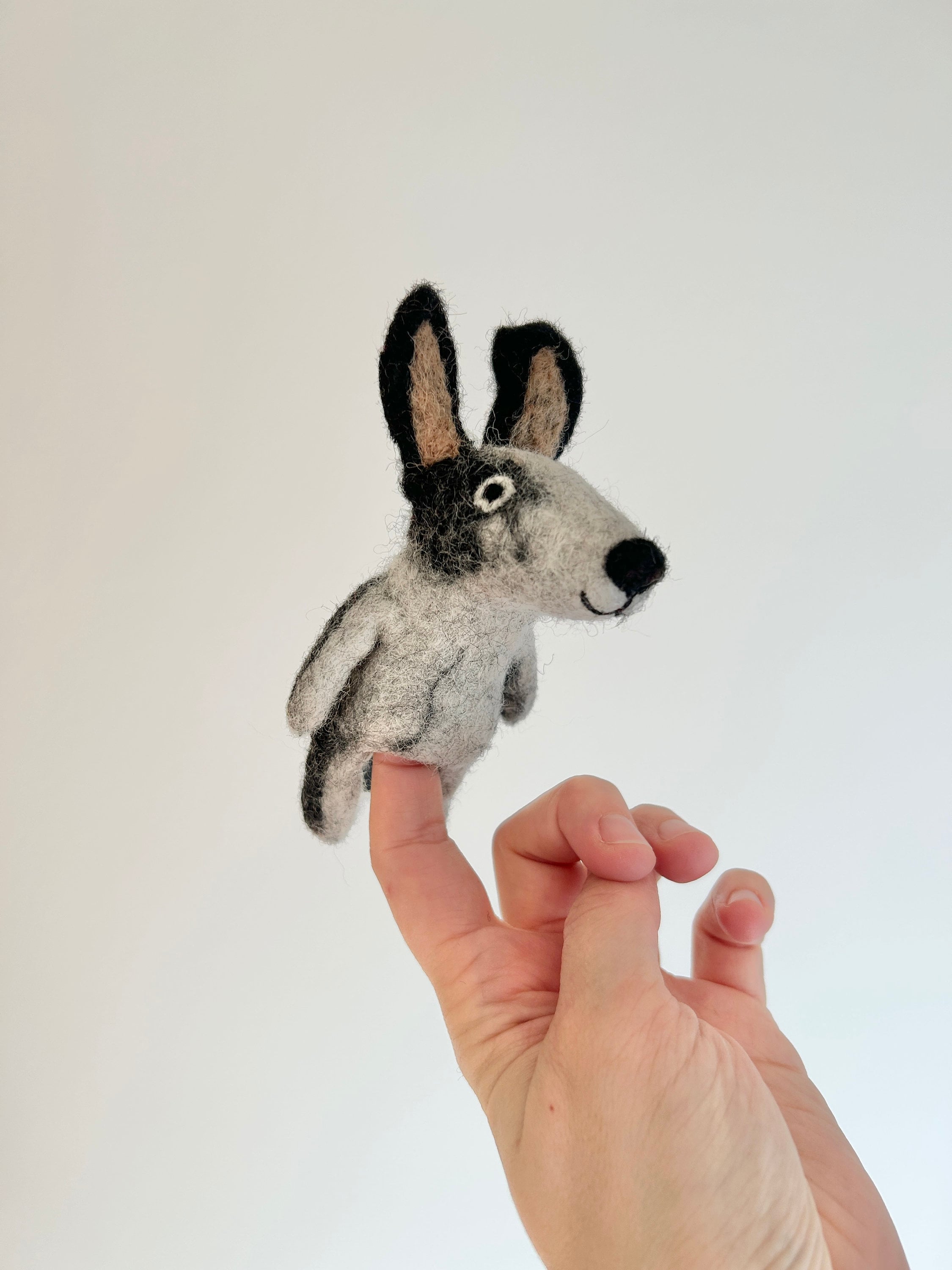 Niedliche Fingerpuppe Hund schwarz grau aus Filz I Fingerspiel I Bauernhoftier I Hunde I Spielzeug Montessori I Geschichten erzählen