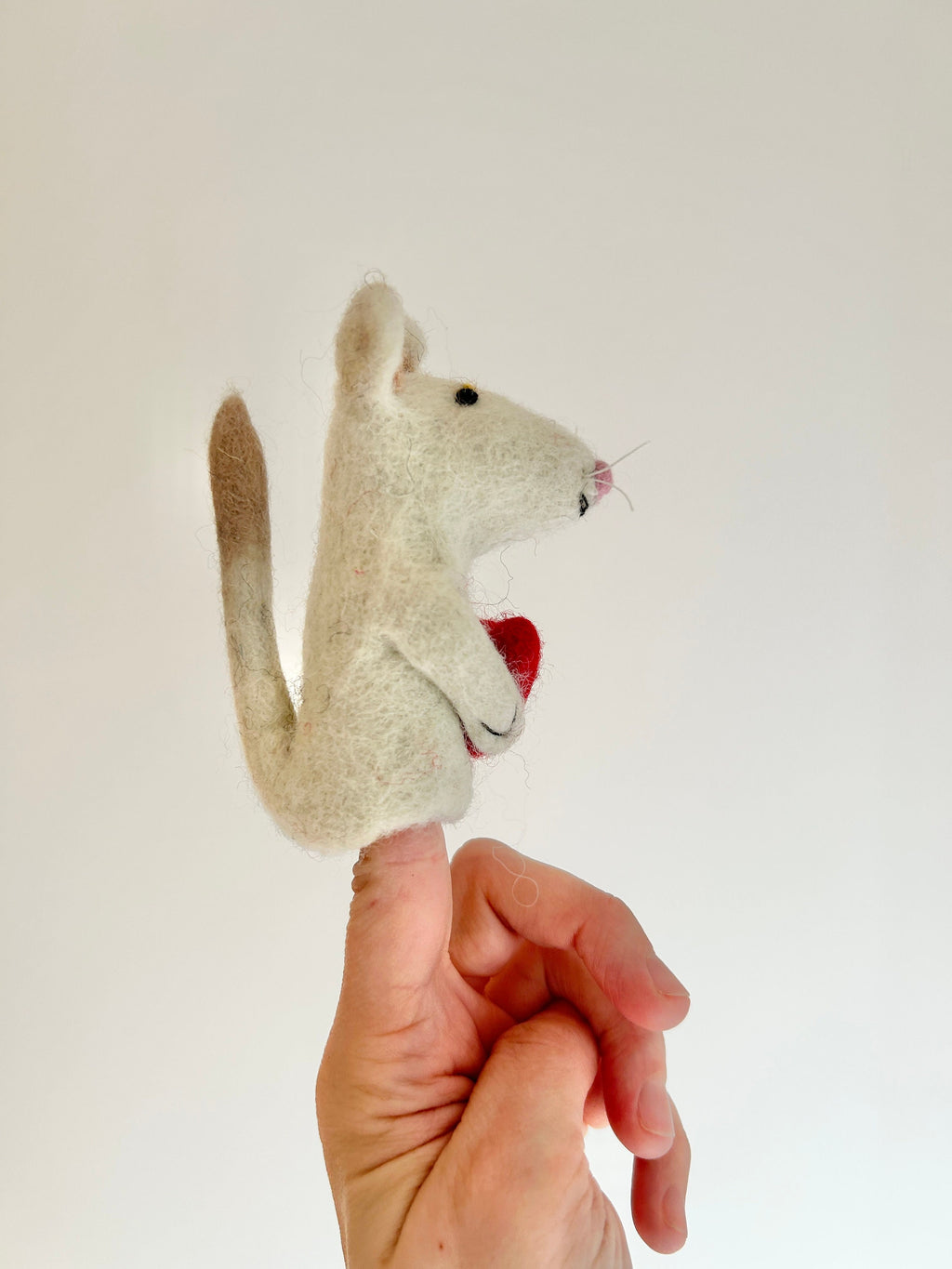 Niedliche Fingerpuppe Maus mit Herz aus Filz I Fingerspiel I Bauernhoftier I Filzmaus I Spielzeug Montessori I Geschichten erzählen