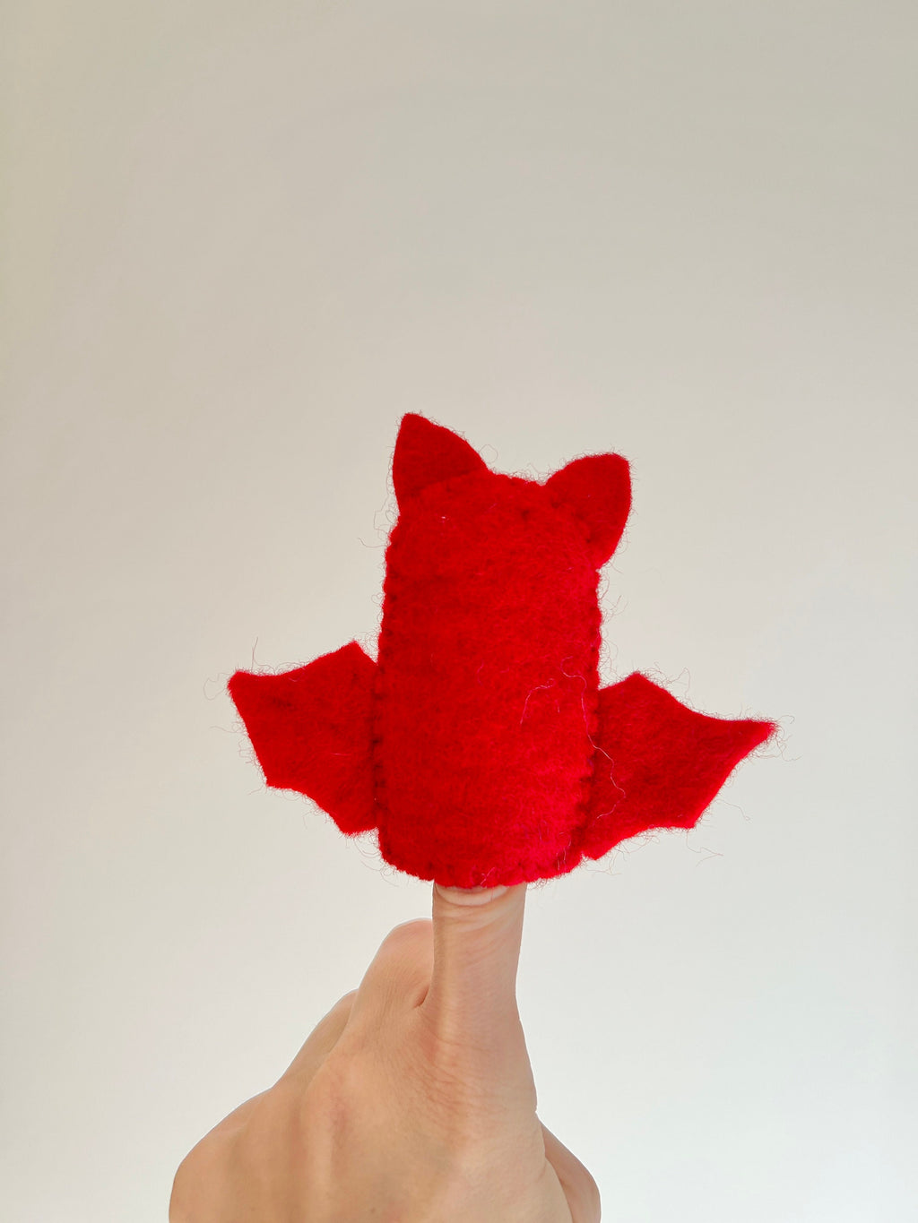 Fingerpuppe roter Drachen aus Filz I Spielzeug Montessori I Geschichten erzählen I bunte Fingerpuppe I Scharlachara