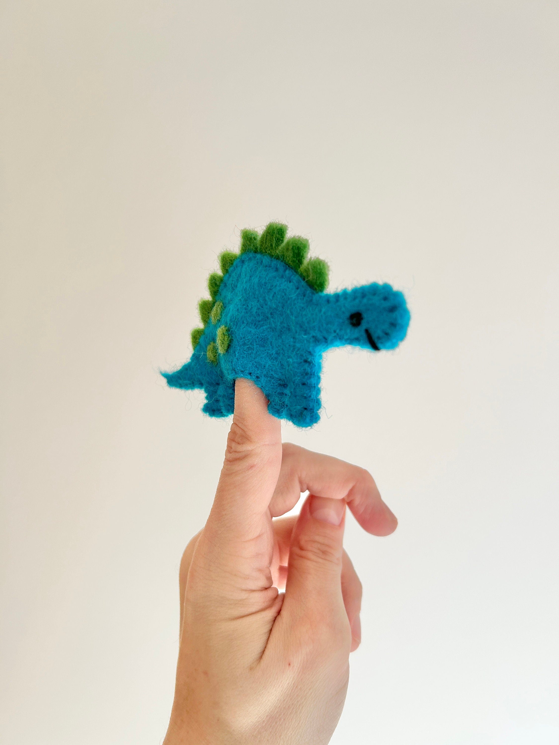 Fingerpuppe blauer Dinosaurier aus Filz I Spielzeug Montessori I Geschichten erzählen I bunte Fingerpuppe