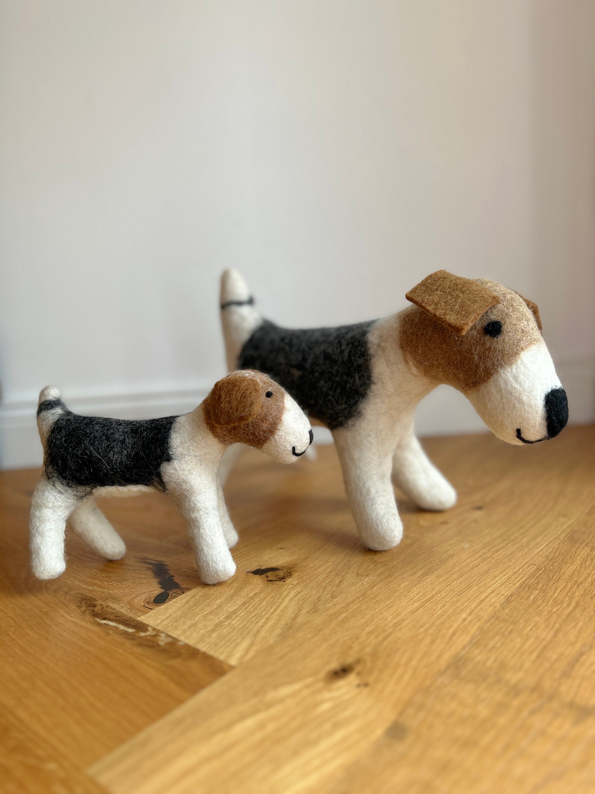 Beagle aus Filz I handgemachte Wohndeko I Filzdekoration I Filzhund I Hundedeko I Hundeliebhaber I Geschenk Hund I Kinderzimmer Dekoration