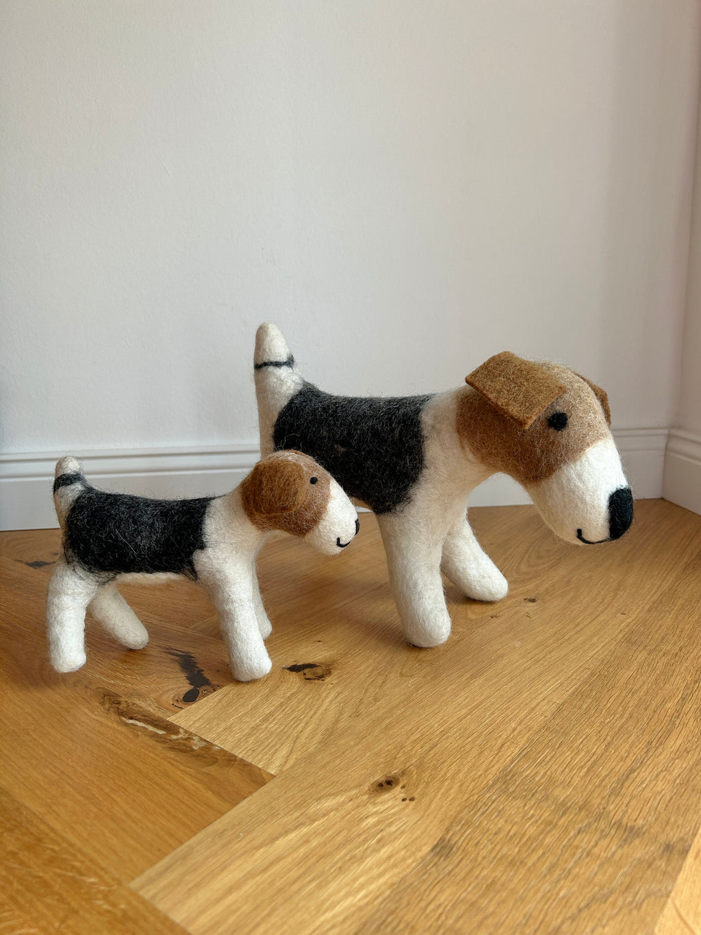 Beagle aus Filz I handgemachte Wohndeko I Filzdekoration I Filzhund I Hundedeko I Hundeliebhaber I Geschenk Hund I Kinderzimmer Dekoration