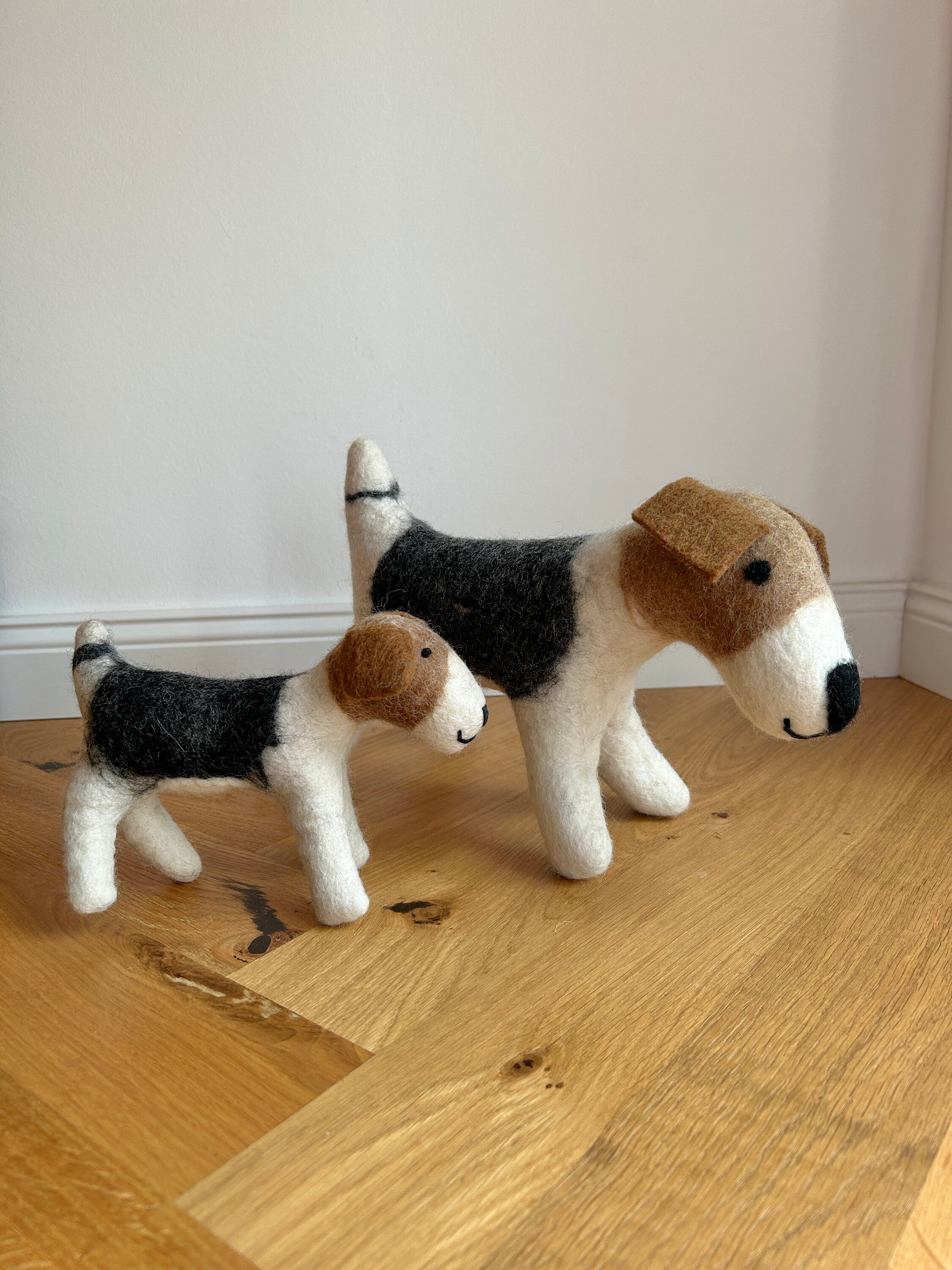 Beagle aus Filz I handgemachte Wohndeko I Filzdekoration I Filzhund I Hundedeko I Hundeliebhaber I Geschenk Hund I Kinderzimmer Dekoration
