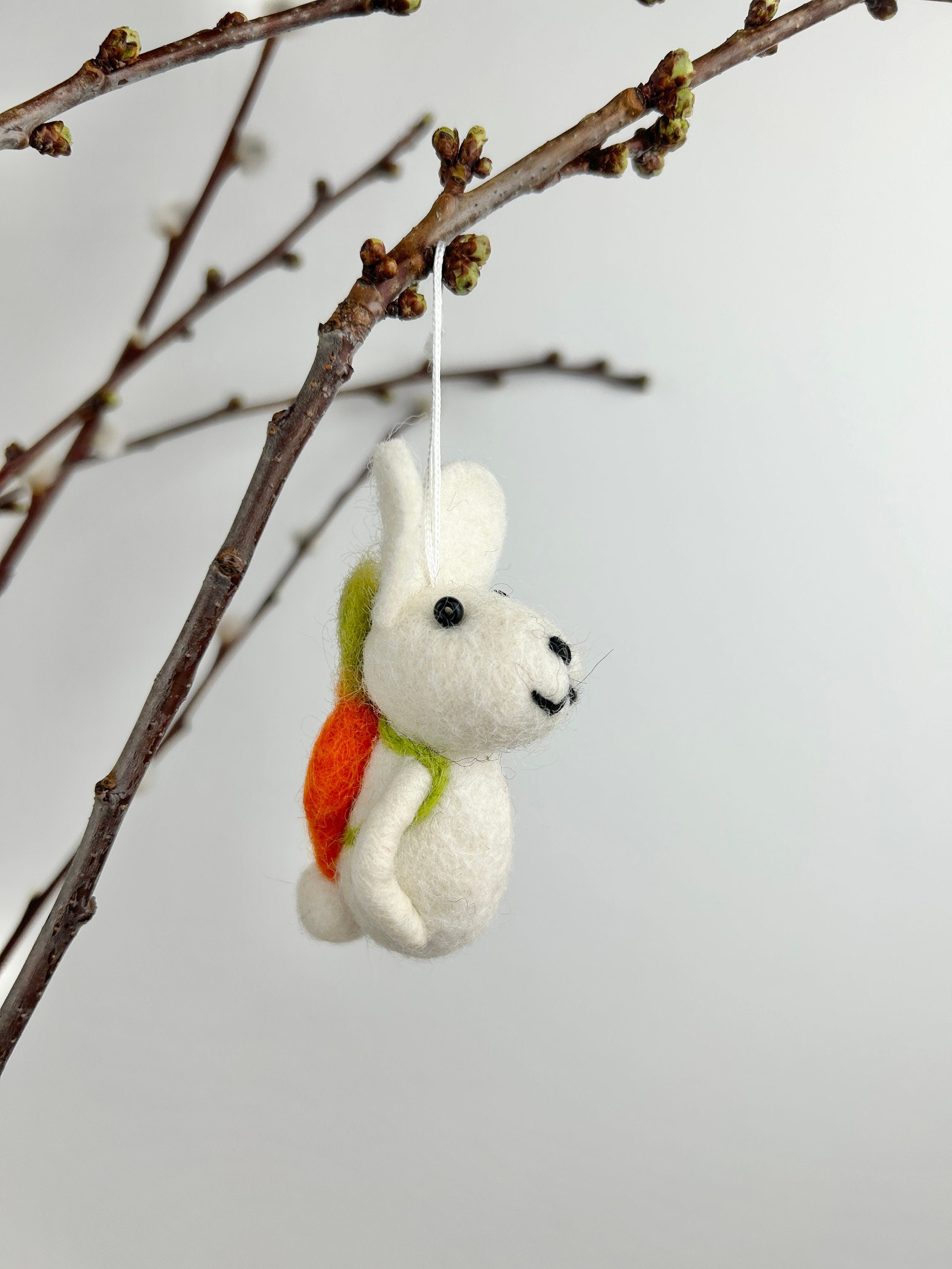 Anhänger Hase mit Karotte I Osterschmuck I Osterdeko I I Osterstrauß I Filzdeko Ostern I Osterhase I Frühling I Möhre Filz