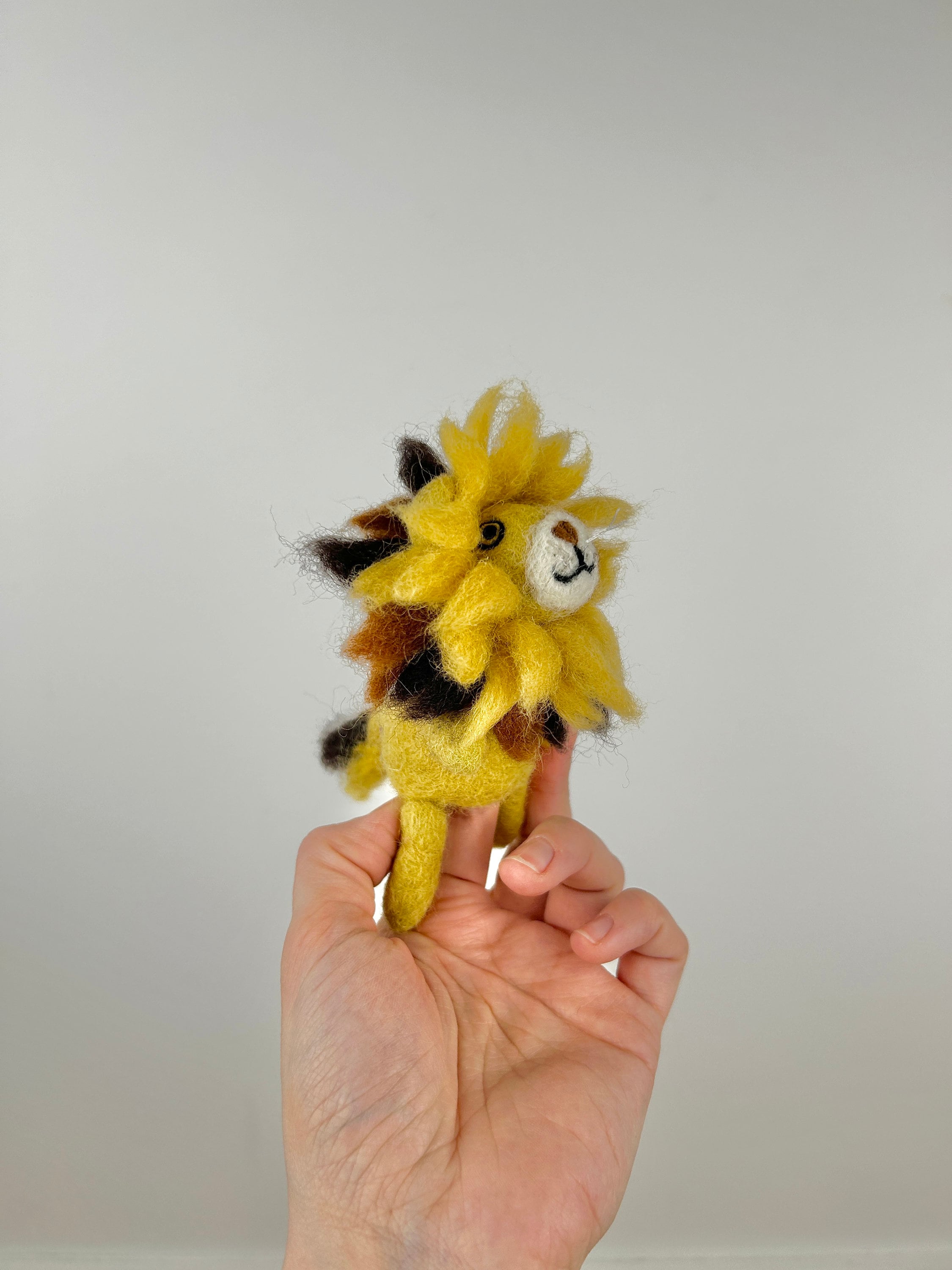 Niedliche Fingerpuppe Löwe aus Filz I Fingerspiel I Wildtiere I Spielzeug Montessori I Geschichten erzählen I Dschungel