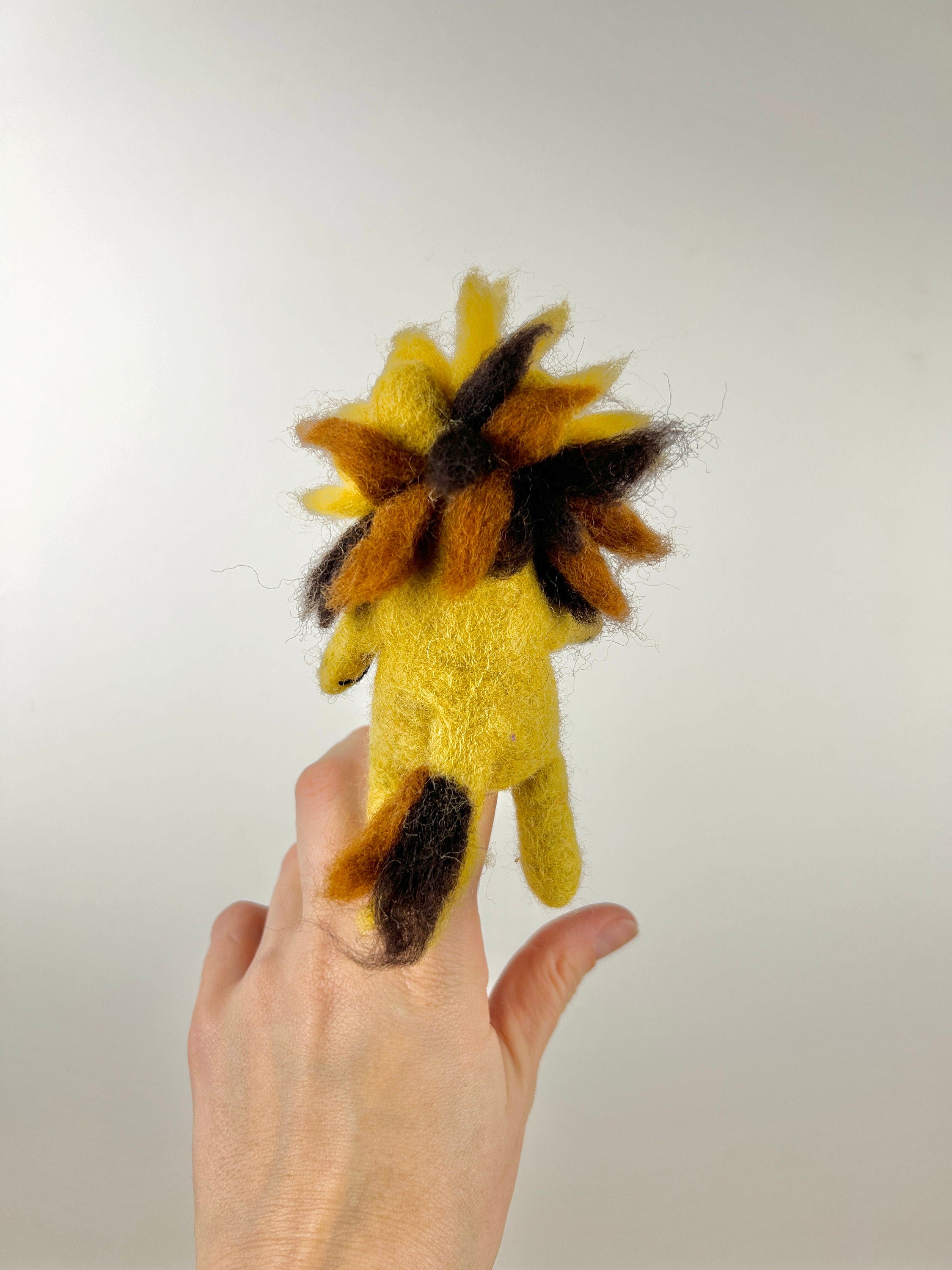 Niedliche Fingerpuppe Löwe aus Filz I Fingerspiel I Wildtiere I Spielzeug Montessori I Geschichten erzählen I Dschungel