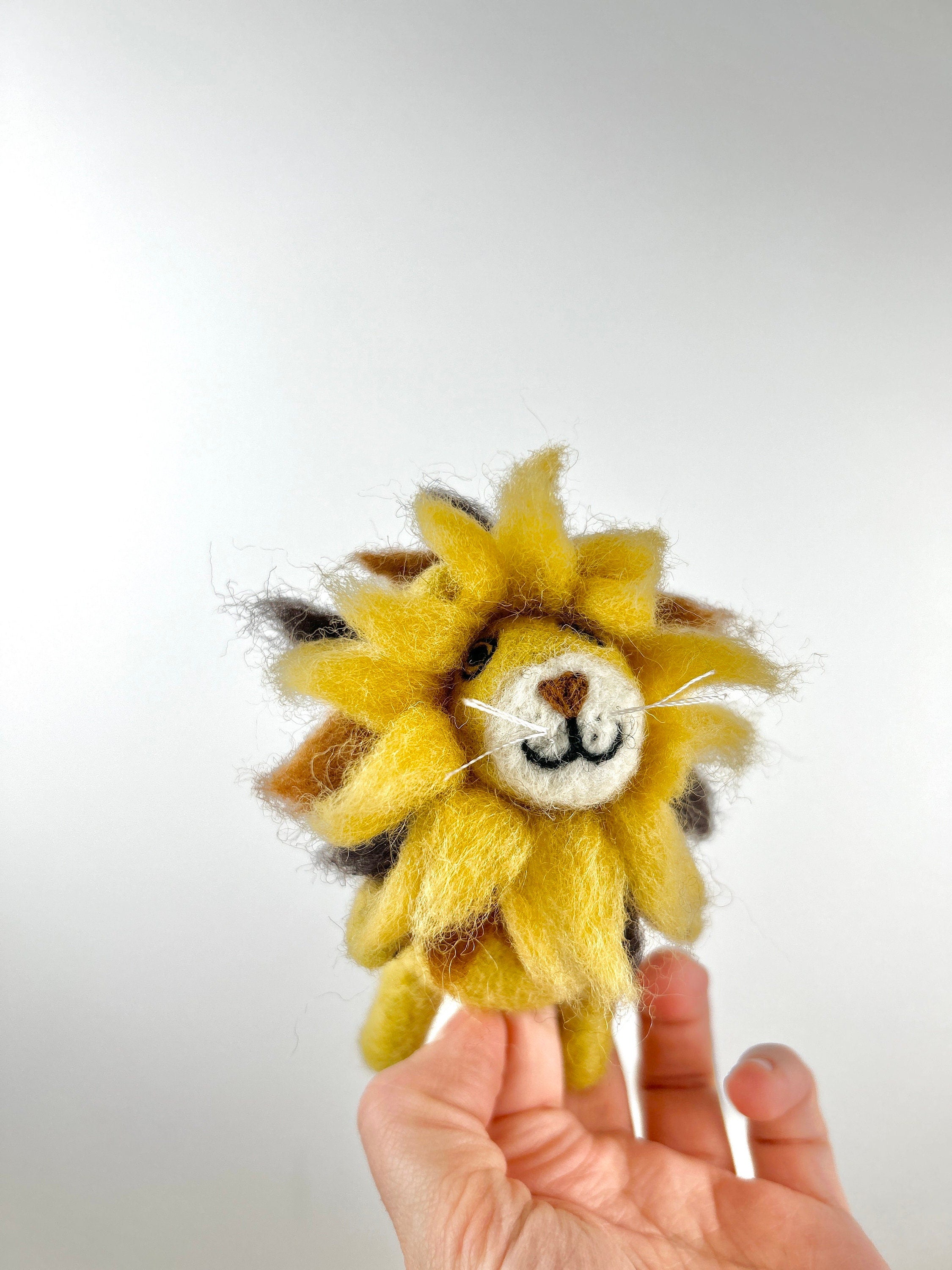 Niedliche Fingerpuppe Löwe aus Filz I Fingerspiel I Wildtiere I Spielzeug Montessori I Geschichten erzählen I Dschungel