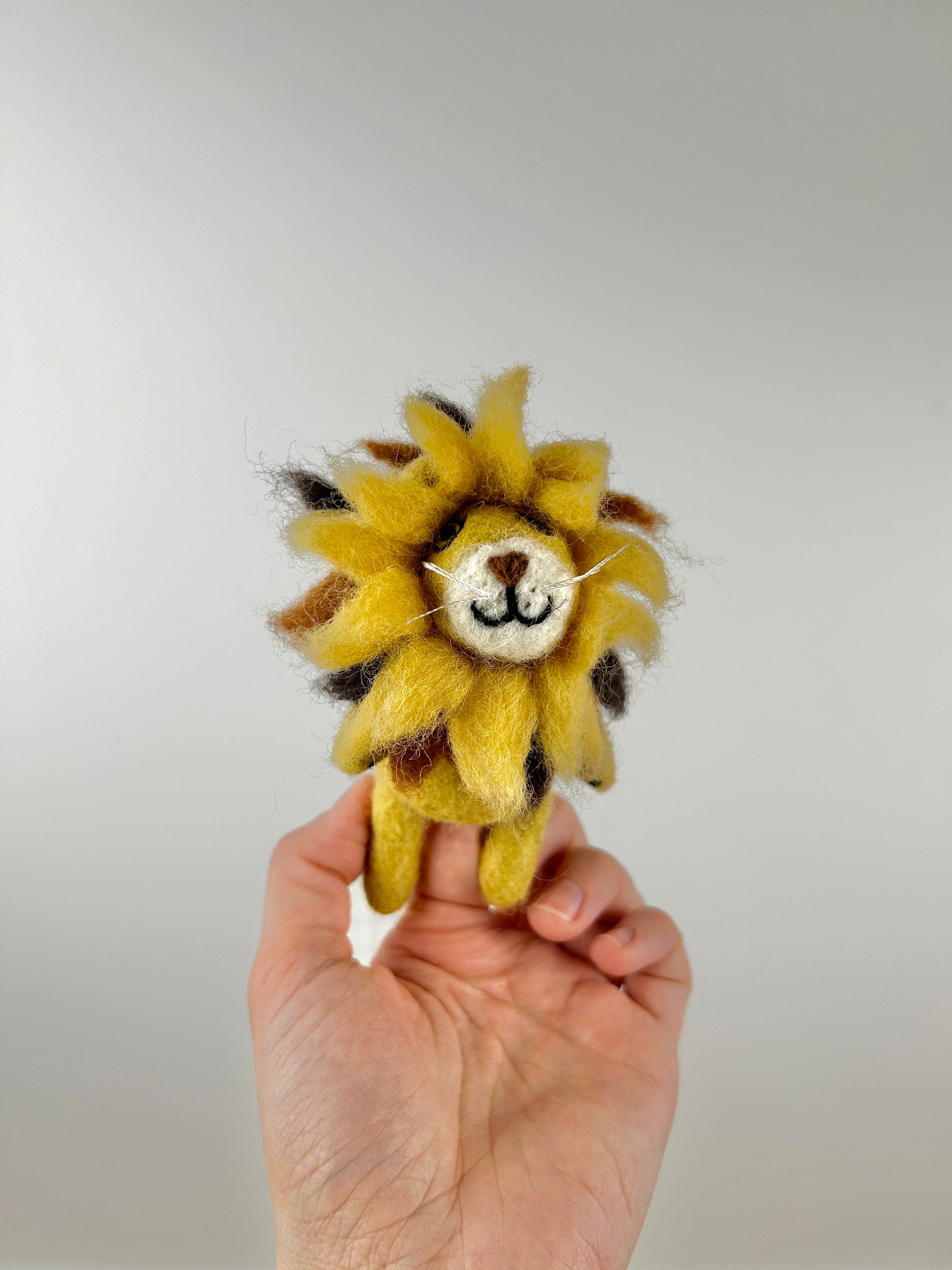 Niedliche Fingerpuppe Löwe aus Filz I Fingerspiel I Wildtiere I Spielzeug Montessori I Geschichten erzählen I Dschungel