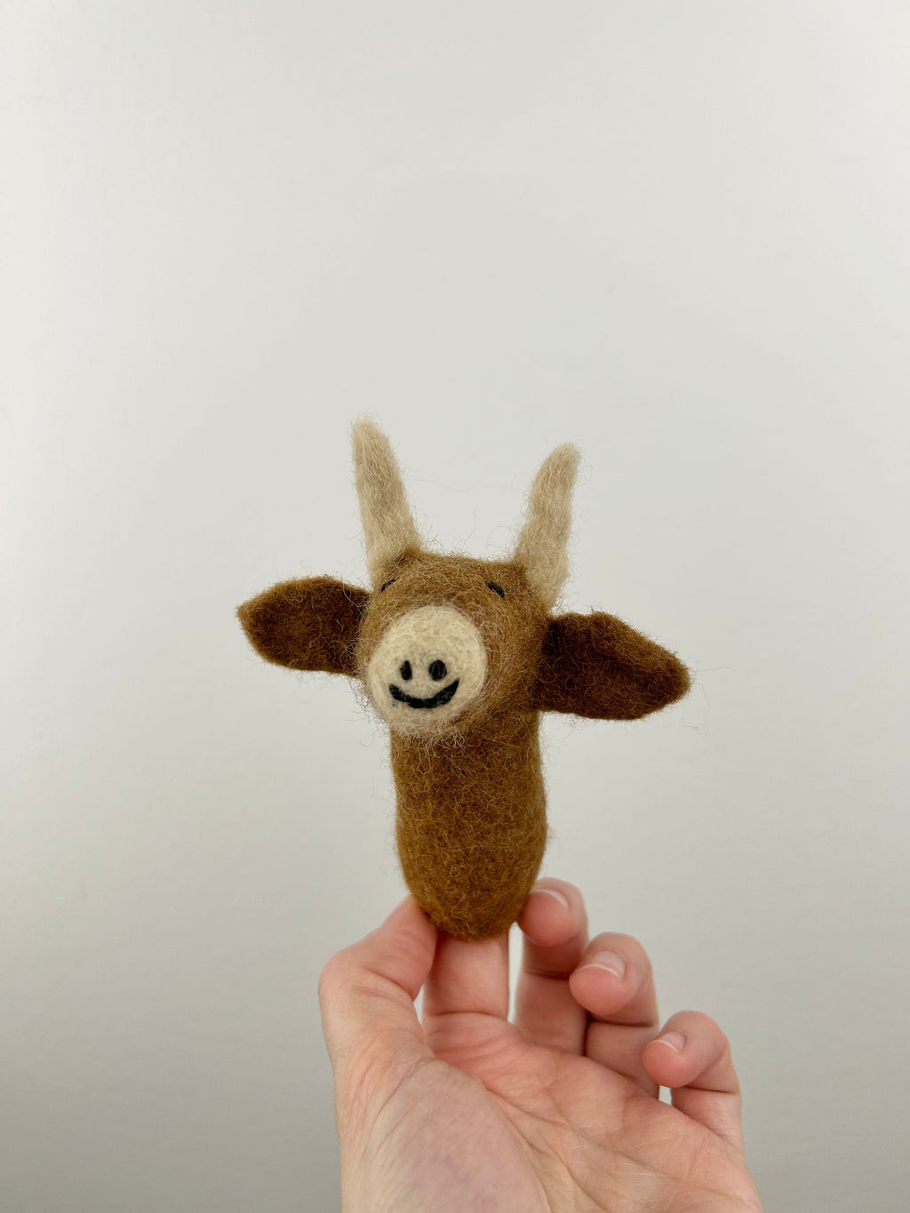 Niedliche Fingerpuppe braune Kuh aus Filz I Fingerspiel I Bauernhoftier I Kuh I Spielzeug Montessori I Geschichten erzählen