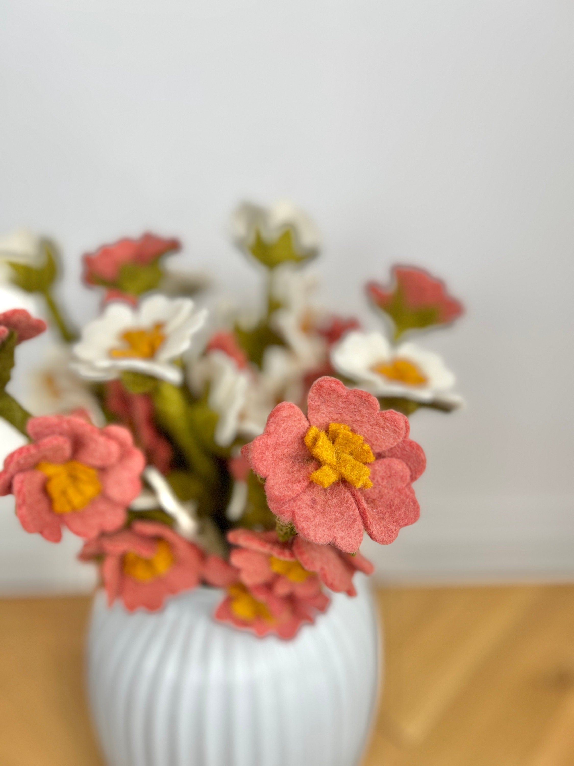 Deko Blumen aus Filz I Osterdeko I handgefilzter Zweig I Dekoration I Blumenstrauß I Filz Zweig I Frühlingsblüher