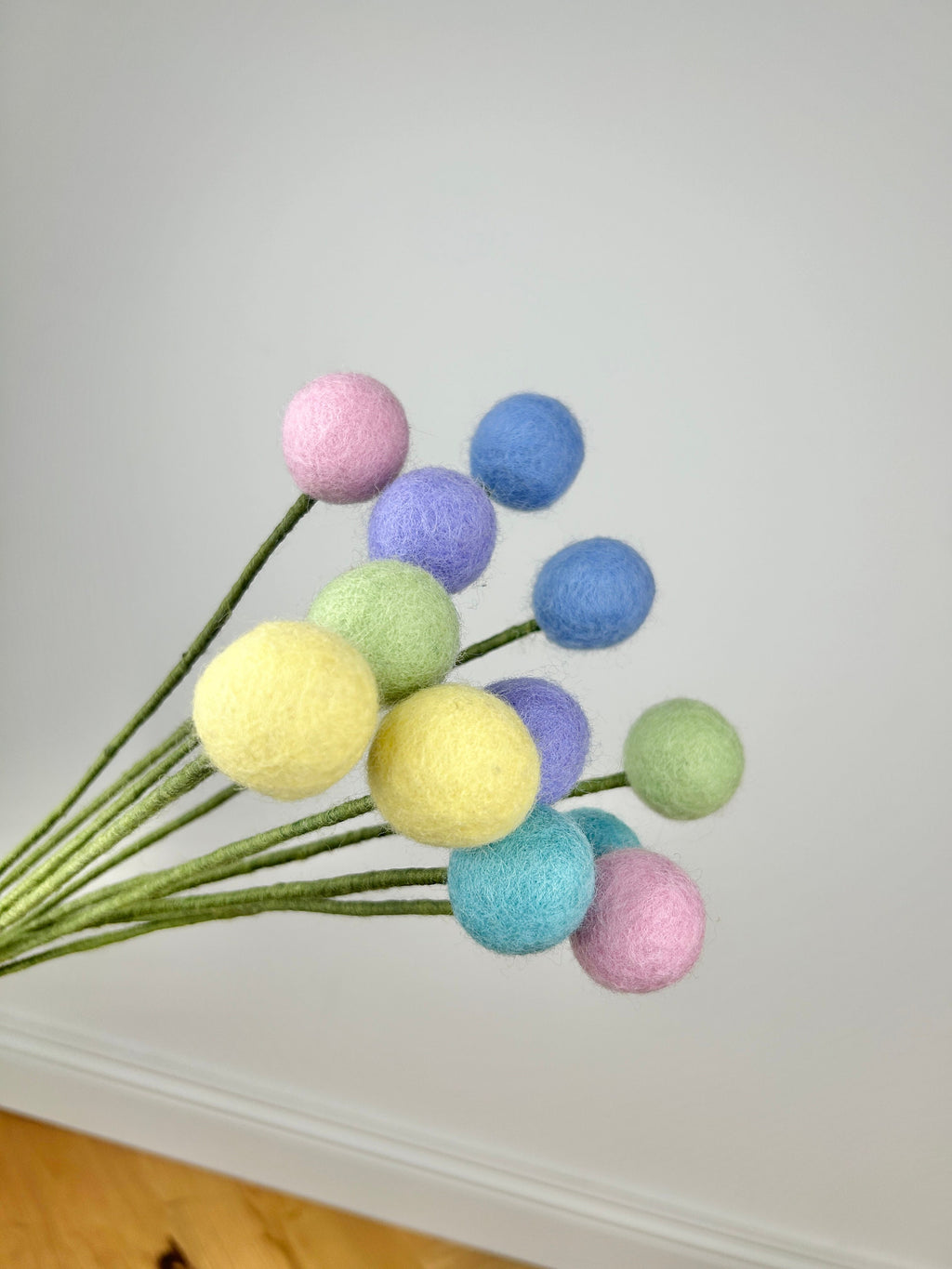 Deko Blumen aus Filz I Osterdeko I handgefilzter Zweig I Dekoration I Blumenstrauß I Filz Zweig I Frühlingsblüher