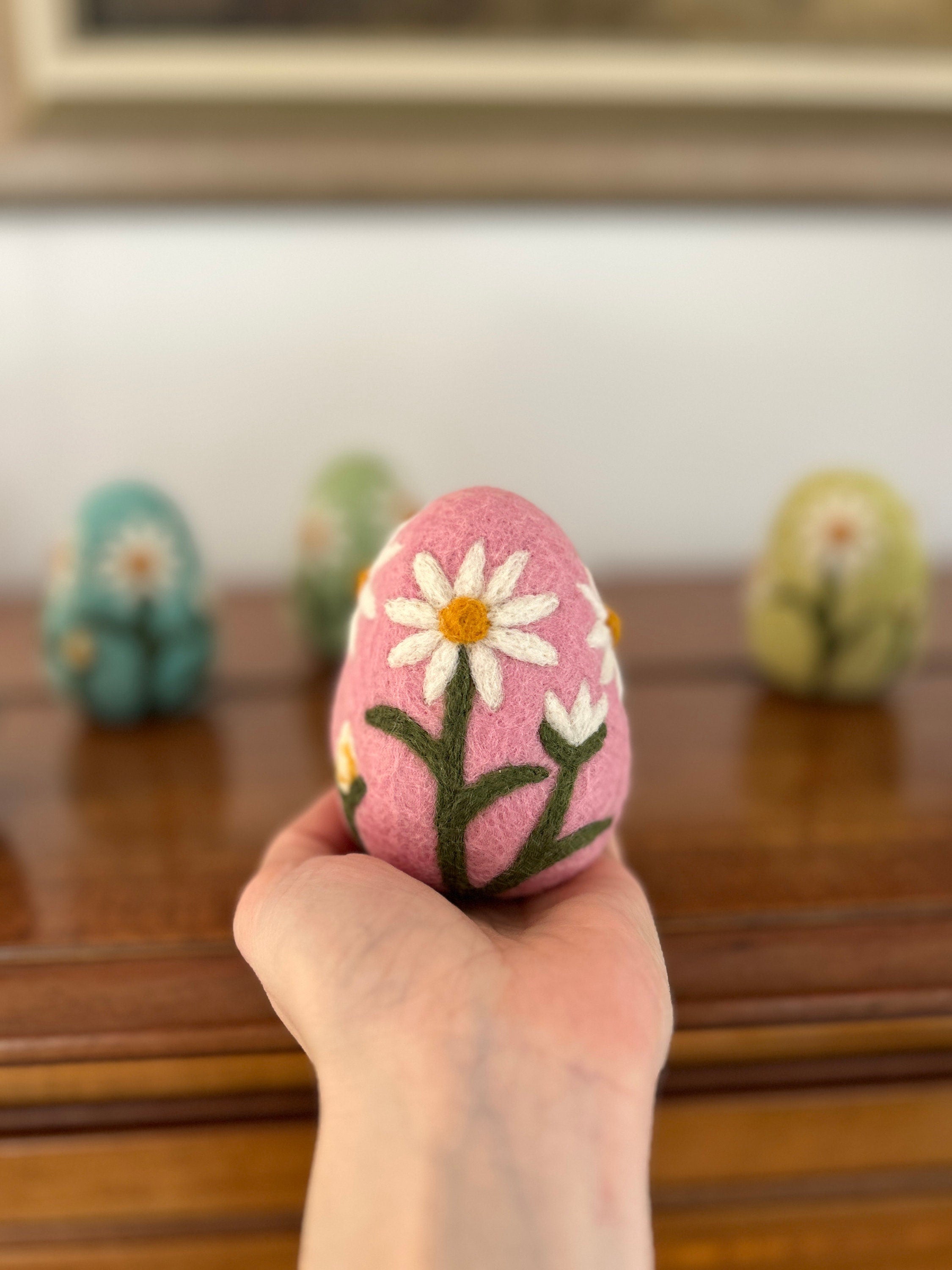 Deko Osterei bestickt aus Filz I Osterschmuck I Osterdeko I Ostereier I Gänseblümchen I Filzeier I Pastellfarbene Ostereier I Ostern I
