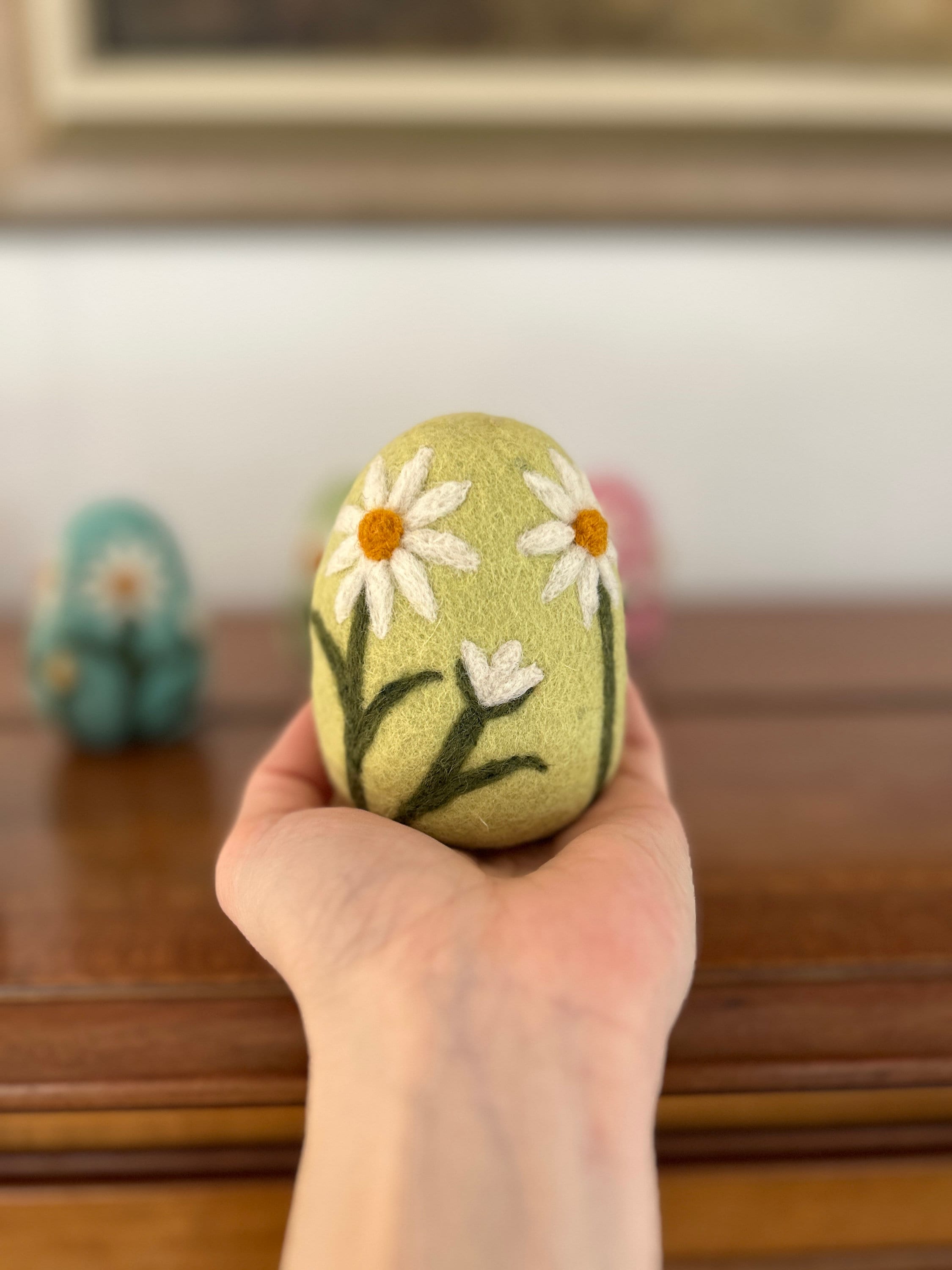 Deko Osterei bestickt aus Filz I Osterschmuck I Osterdeko I Ostereier I Gänseblümchen I Filzeier I Pastellfarbene Ostereier I Ostern I