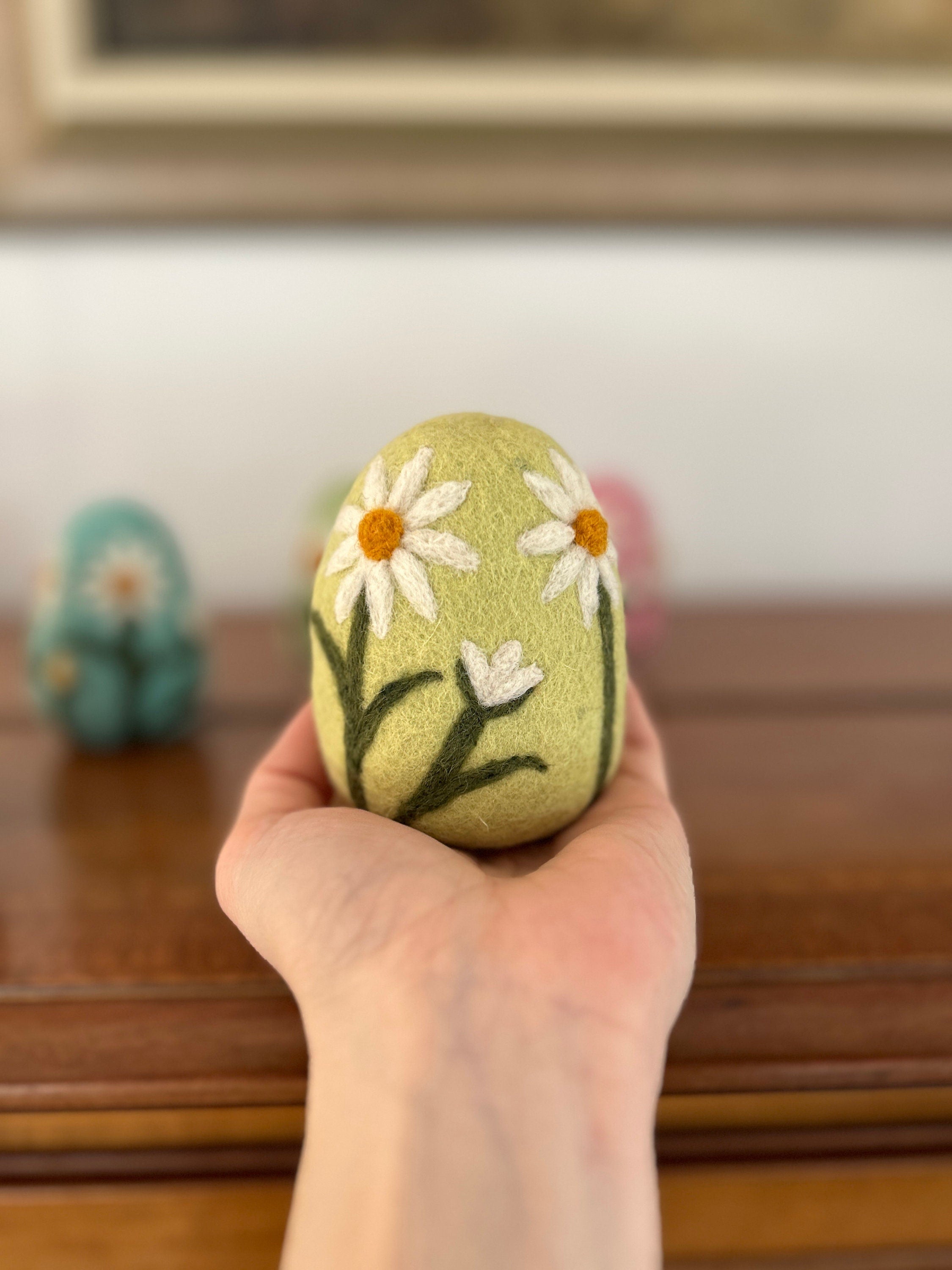 Deko Osterei bestickt aus Filz I Osterschmuck I Osterdeko I Ostereier I Gänseblümchen I Filzeier I Pastellfarbene Ostereier I Ostern I