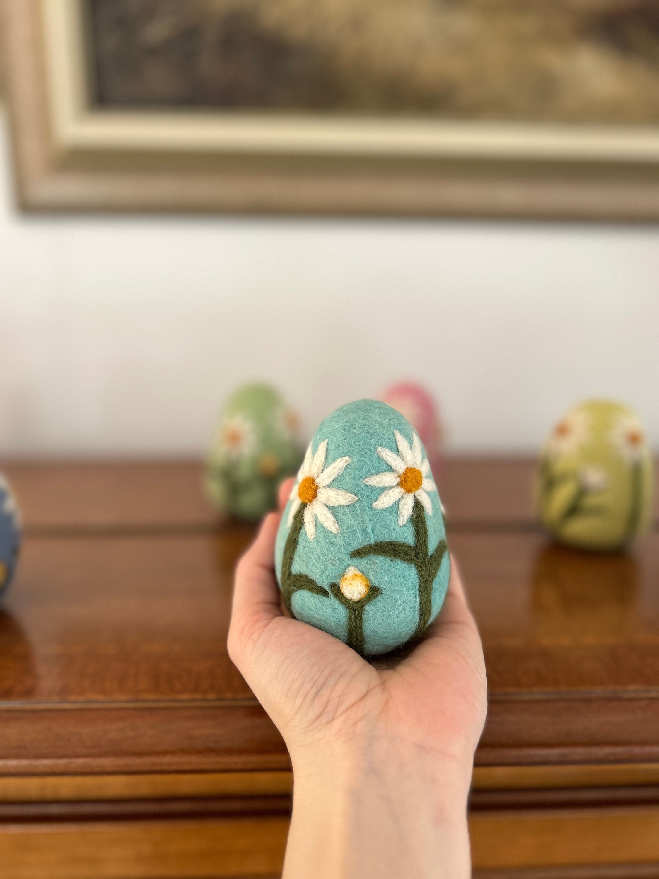 Deko Osterei bestickt aus Filz I Osterschmuck I Osterdeko I Ostereier I Gänseblümchen I Filzeier I Pastellfarbene Ostereier I Ostern I