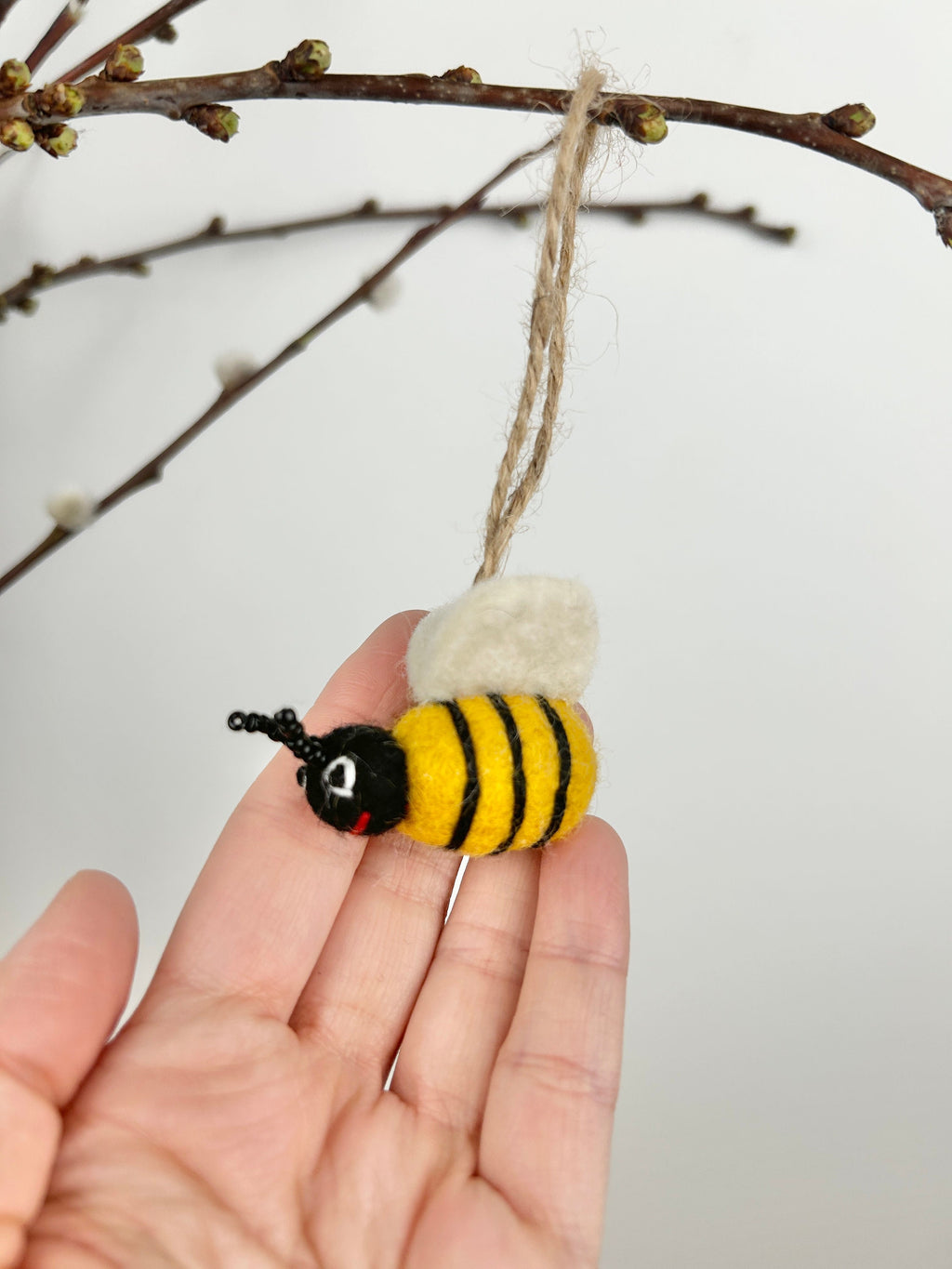 Filz Anhänger Biene, Brosche Hummel, Insekt, Honigbiene, Osterdeko, Osterstrauß, Frühlingsdeko, Sommerdeko