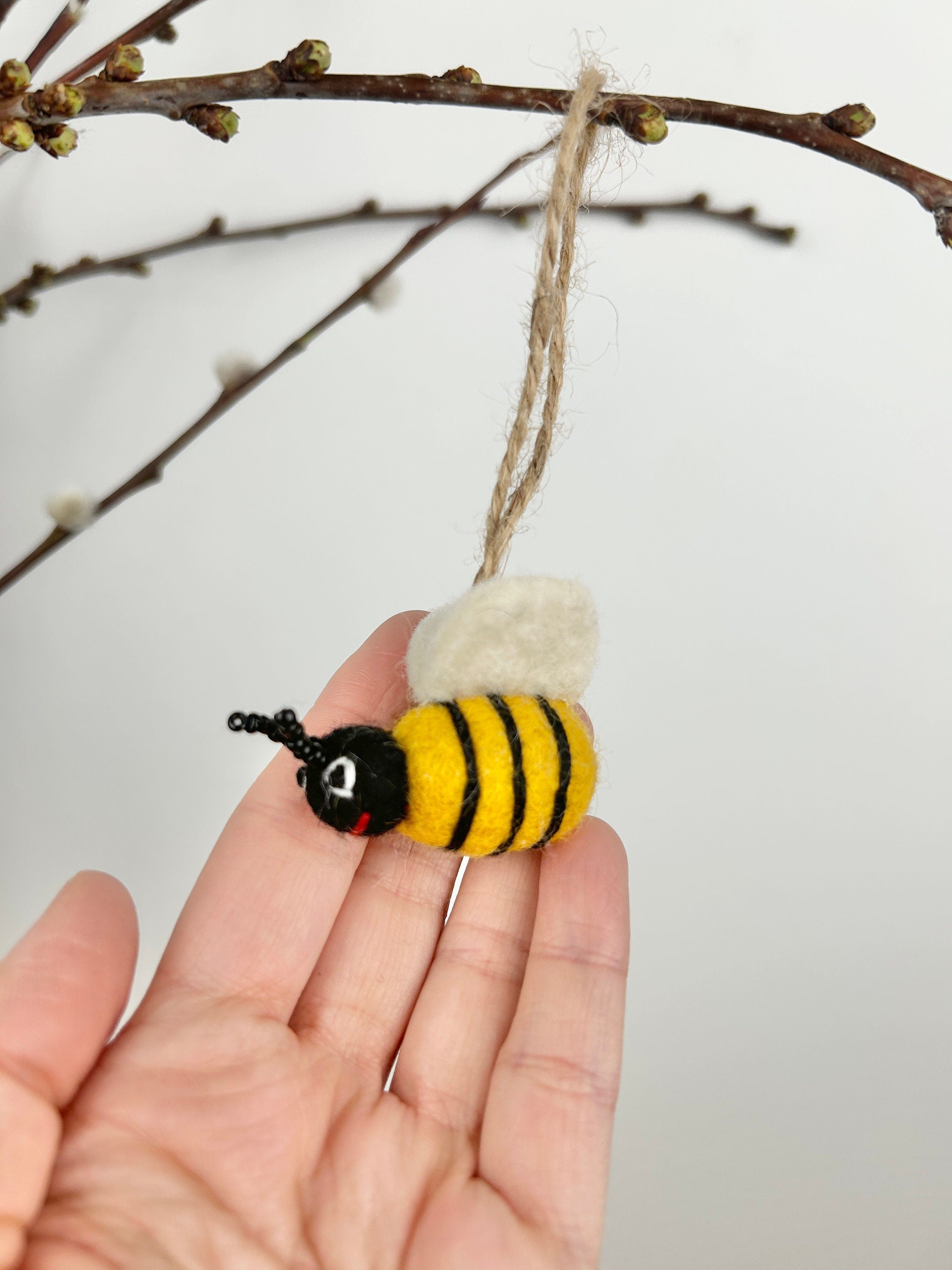 Filz Anhänger Biene, Brosche Hummel, Insekt, Honigbiene, Osterdeko, Osterstrauß, Frühlingsdeko, Sommerdeko