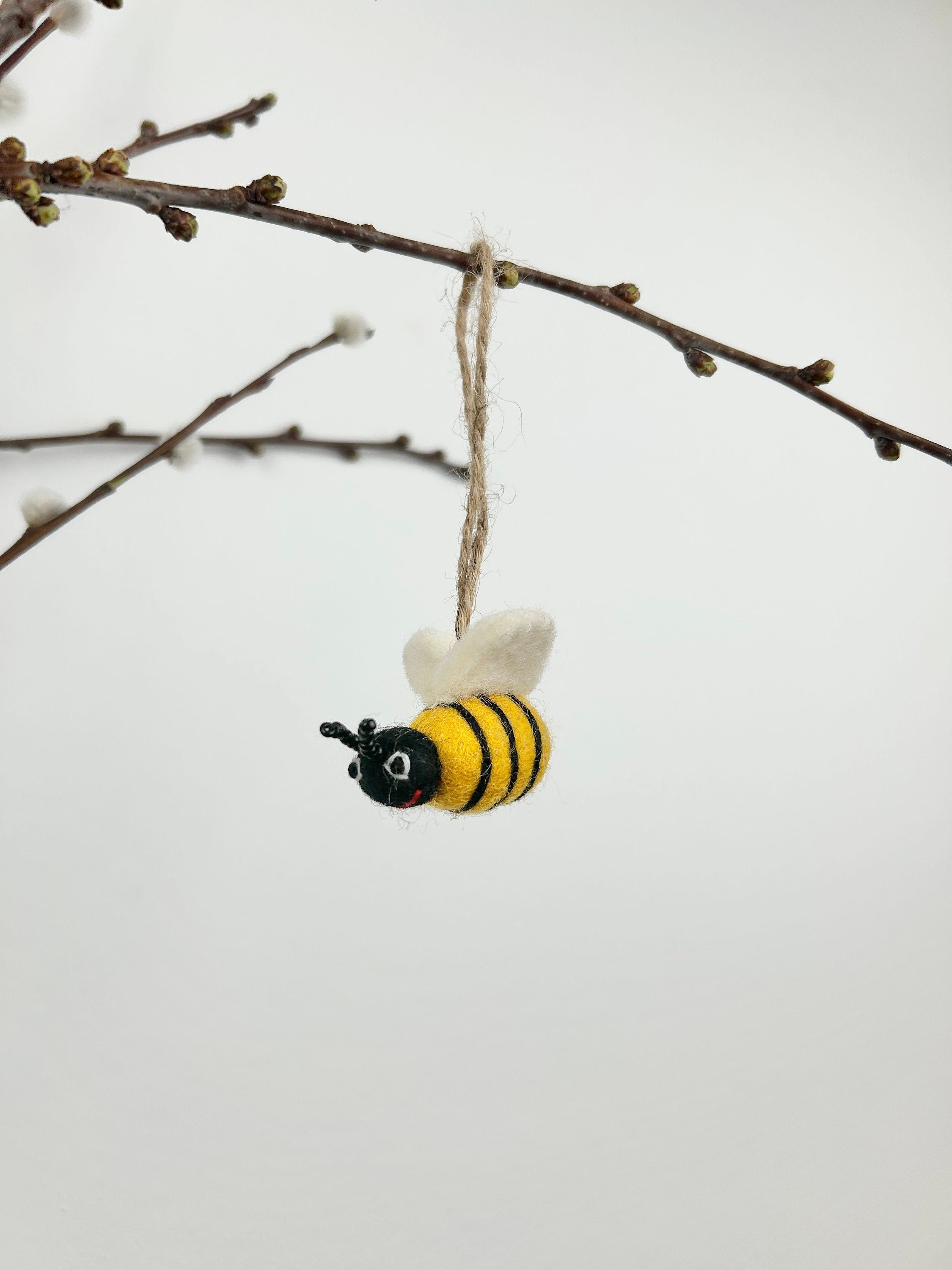 Filz Anhänger Biene, Brosche Hummel, Insekt, Honigbiene, Osterdeko, Osterstrauß, Frühlingsdeko, Sommerdeko