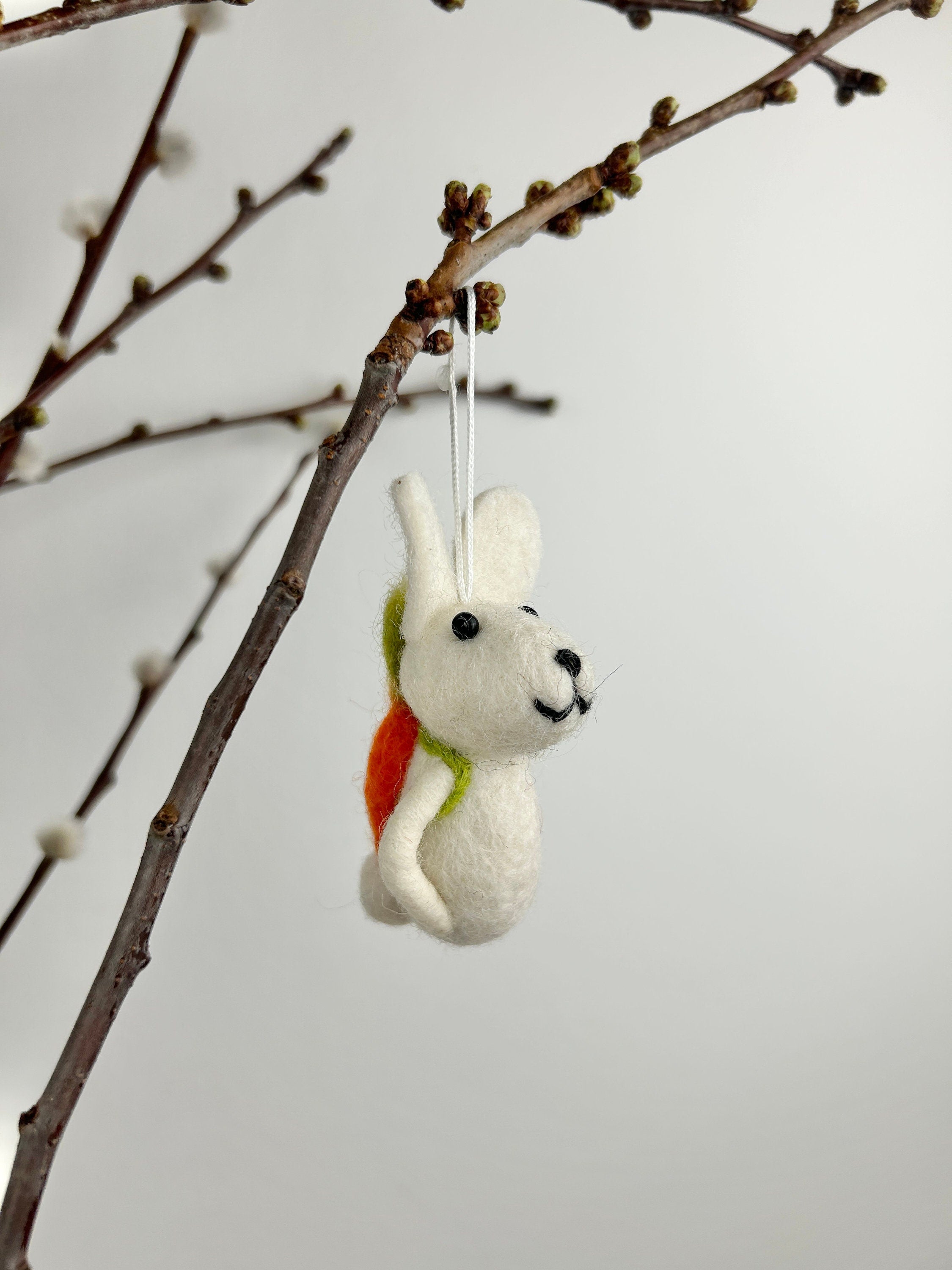 Anhänger Hase mit Karotte I Osterschmuck I Osterdeko I I Osterstrauß I Filzdeko Ostern I Osterhase I Frühling I Möhre Filz