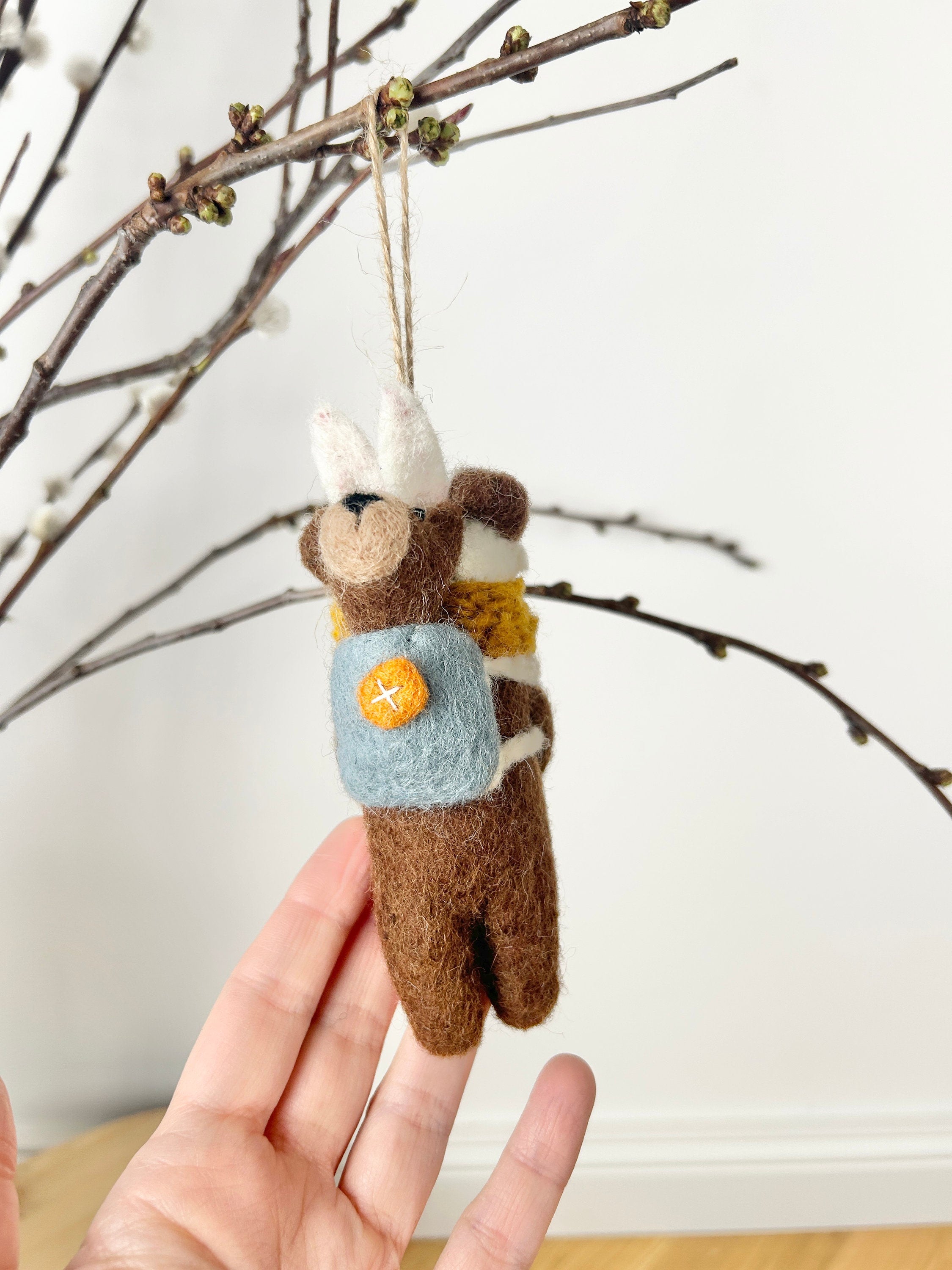 Filzanhänger OsternI Osterdeko I lustiger Bär mir Hasenohren I Osterbär I Hasenbär I Osterstrauß I Frühling I Deko aus Filz