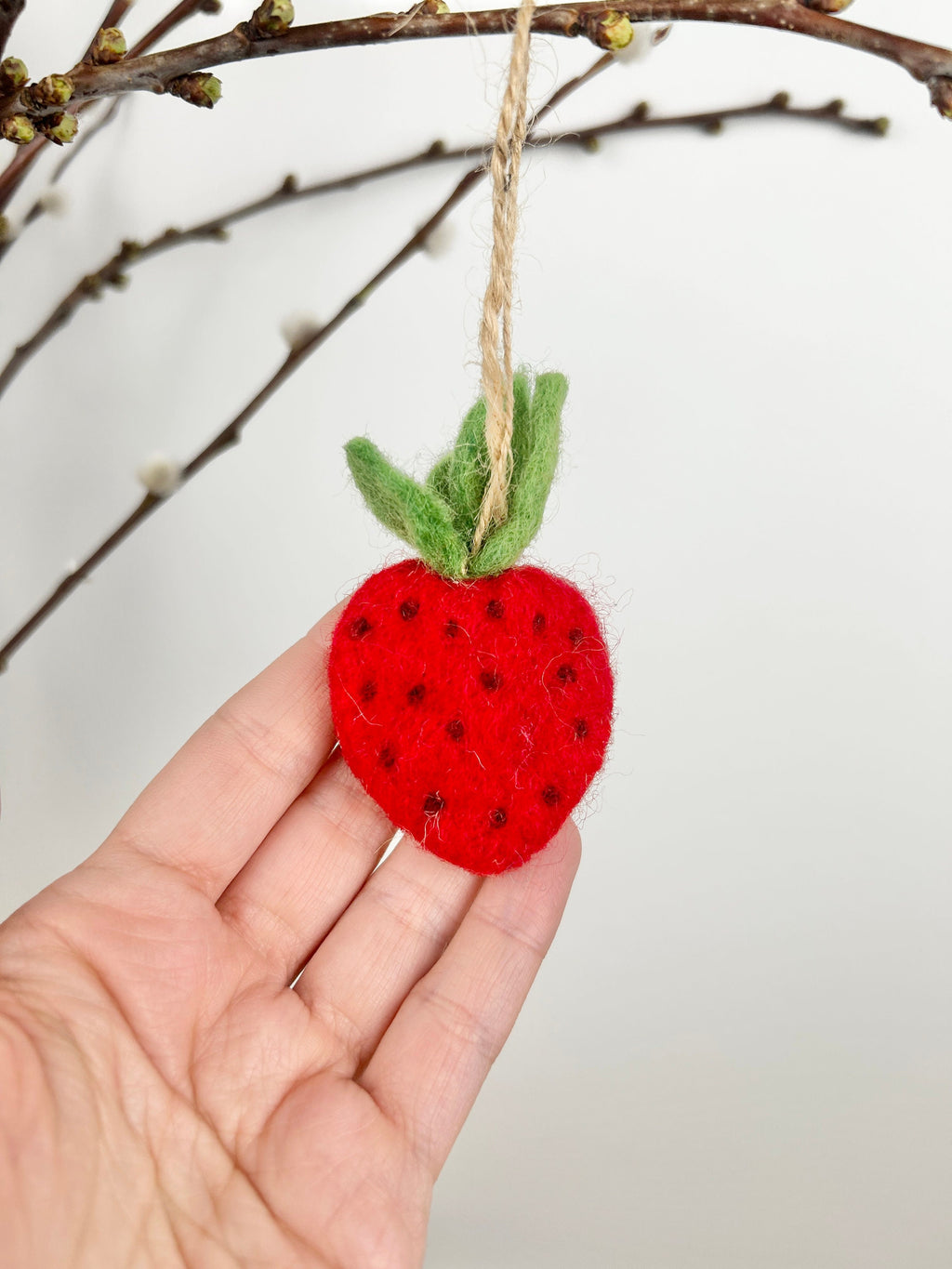 Filzanhänger Erdbeere I Frühlingsdeko I Osterdeko I I Osterstrauß I Filzdeko Ostern I Frühling I Obstanhänger I Erdbeere aus Filz