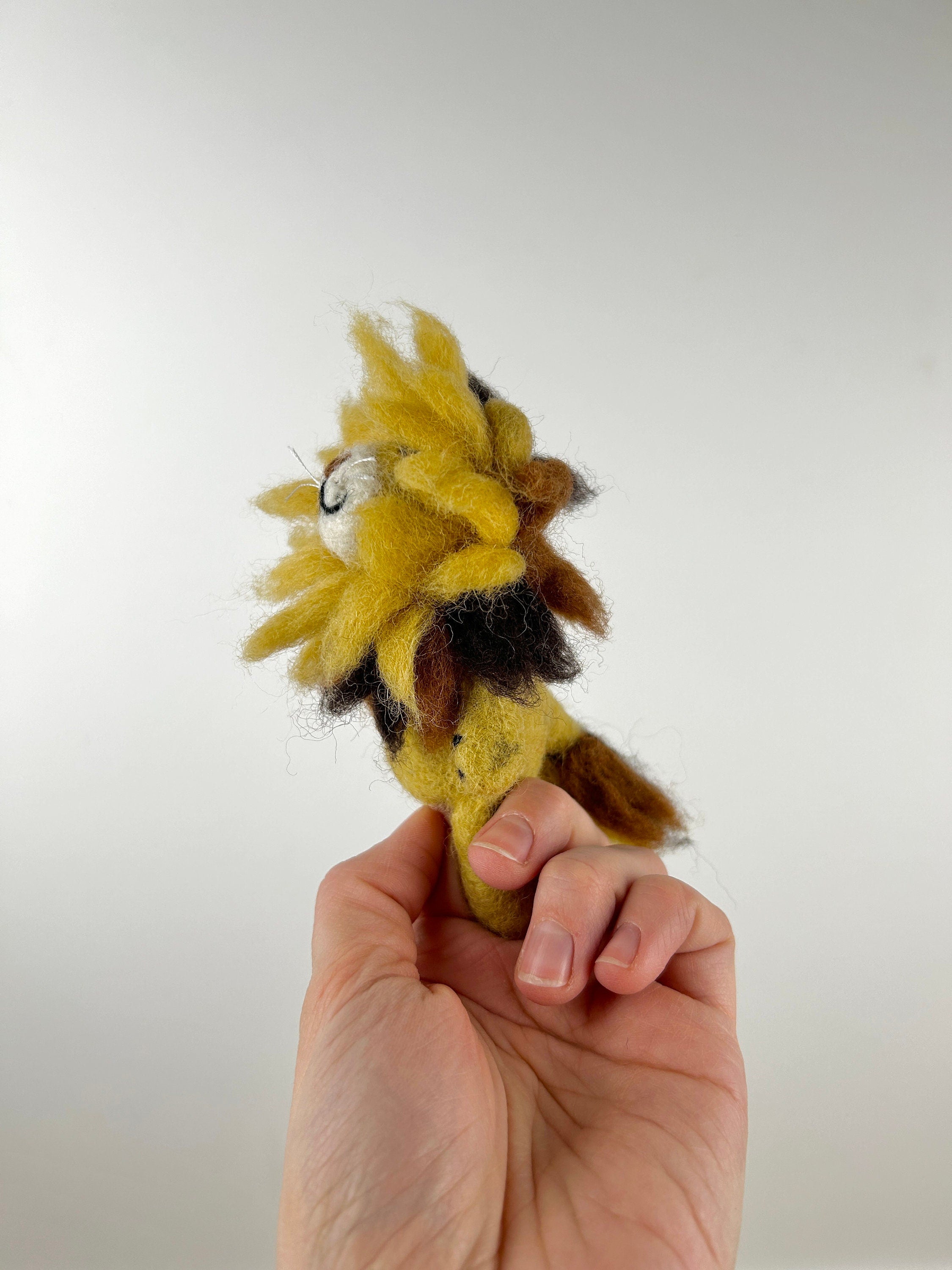 Niedliche Fingerpuppe Löwe aus Filz I Fingerspiel I Wildtiere I Spielzeug Montessori I Geschichten erzählen I Dschungel