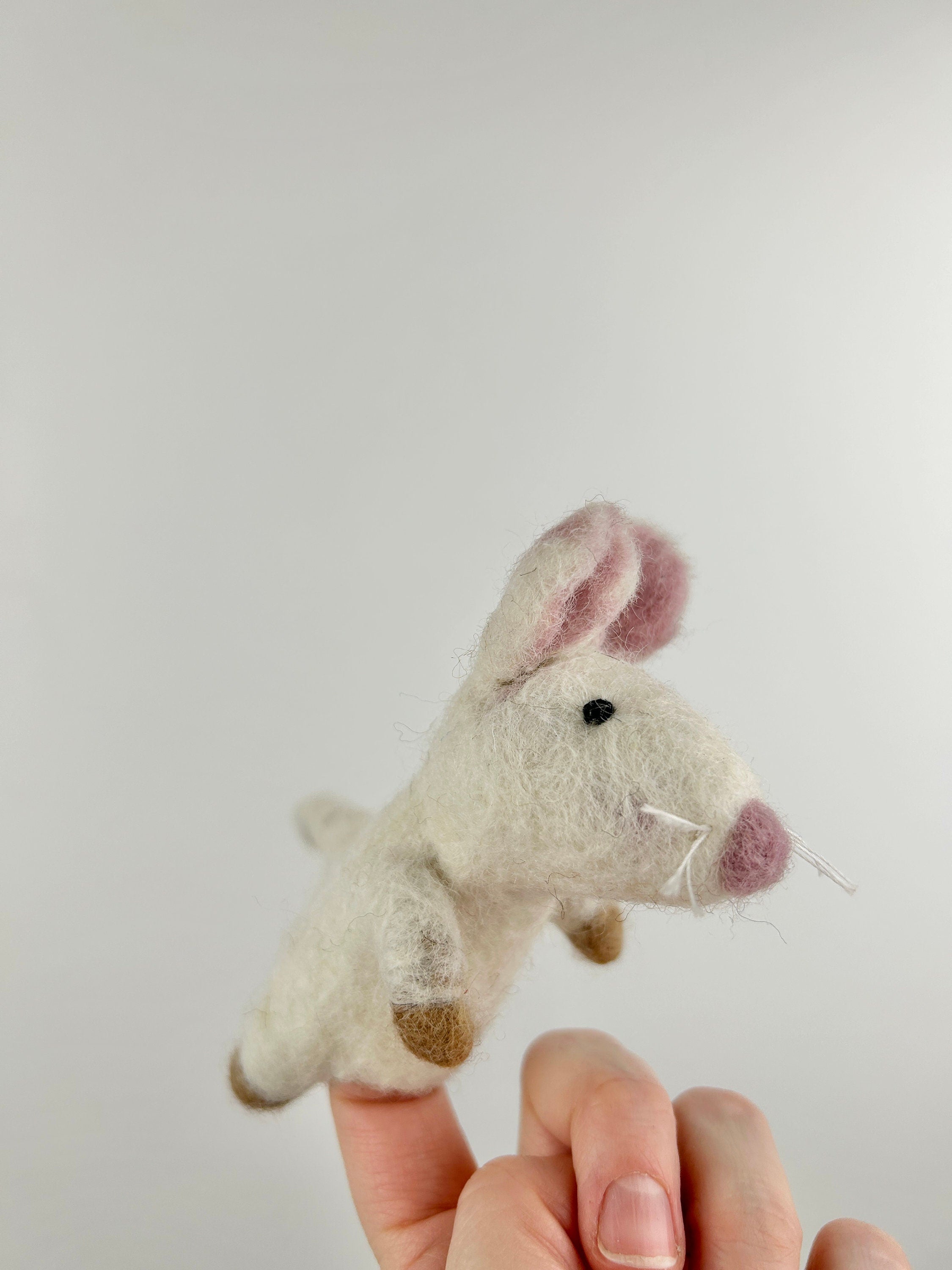 Niedliche Fingerpuppe Maus aus Filz I Fingerspiel I Bauernhoftier I Filzmaus I Spielzeug Montessori I Geschichten erzählen