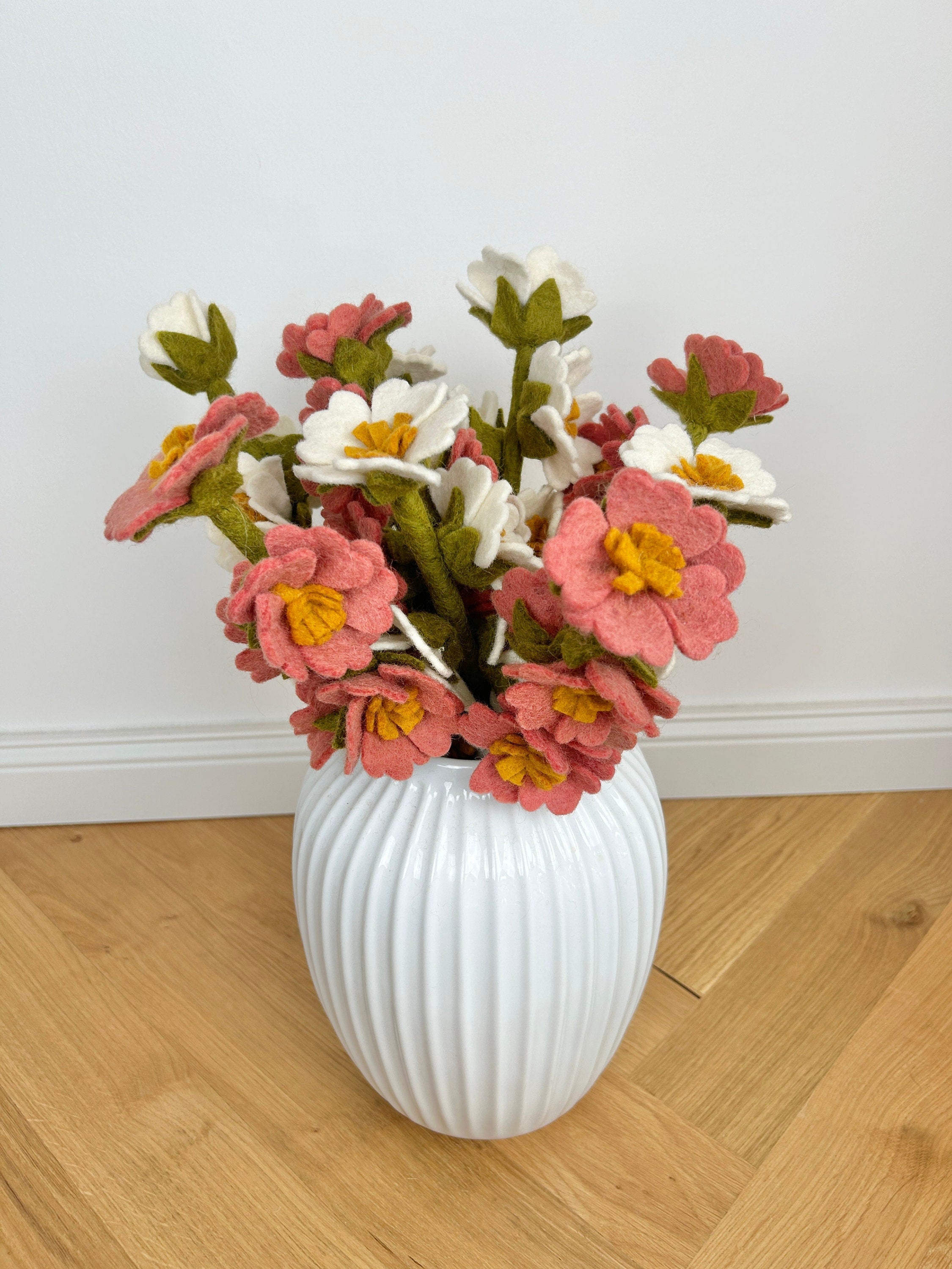 Deko Blumen aus Filz I Osterdeko I handgefilzter Zweig I Dekoration I Blumenstrauß I Filz Zweig I Frühlingsblüher