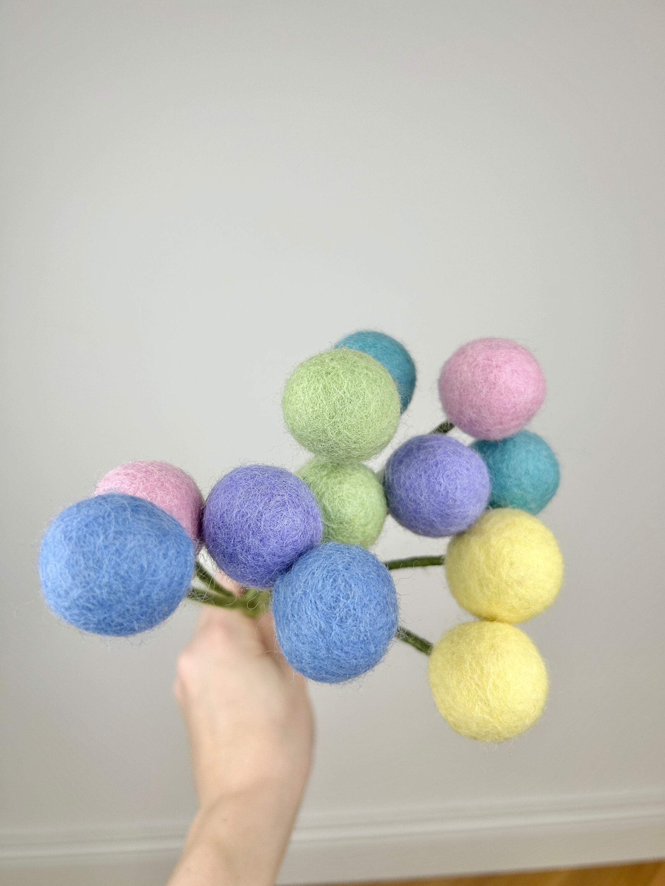 Deko Blumen aus Filz I Osterdeko I handgefilzter Zweig I Dekoration I Blumenstrauß I Filz Zweig I Frühlingsblüher