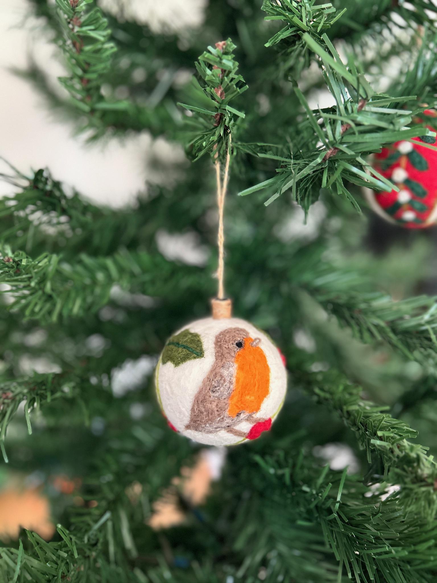 Weihnachtskugel Filz handgemacht I Weihnachtsdeko I Anhänger I Rotkehlchen Deko I Weihnachtsschmuck I Christbaumkuge Stechpalme Kugel Filz