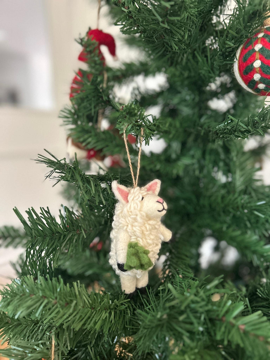 Weihnachtsanhänger Schaf mit Tannenzweig I Christbaumschmuck Weihnachtsdeko I Winter Weihnachtsbaum I Weihnachtsschaf