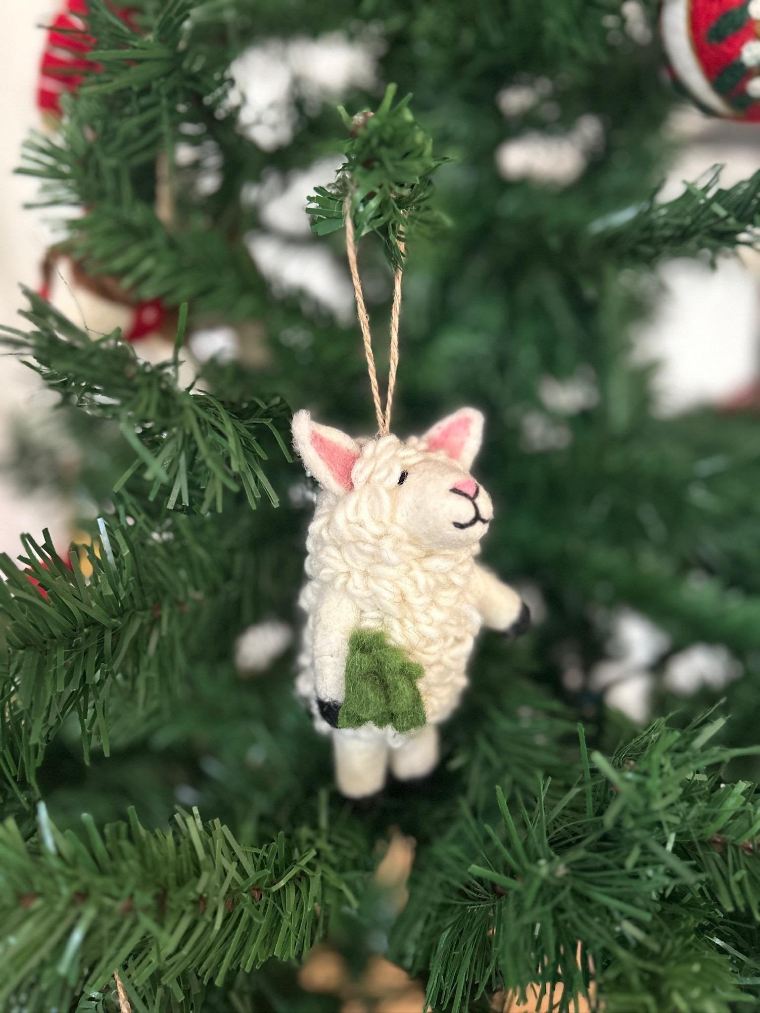 Weihnachtsanhänger Schaf mit Tannenzweig I Christbaumschmuck Weihnachtsdeko I Winter Weihnachtsbaum I Weihnachtsschaf