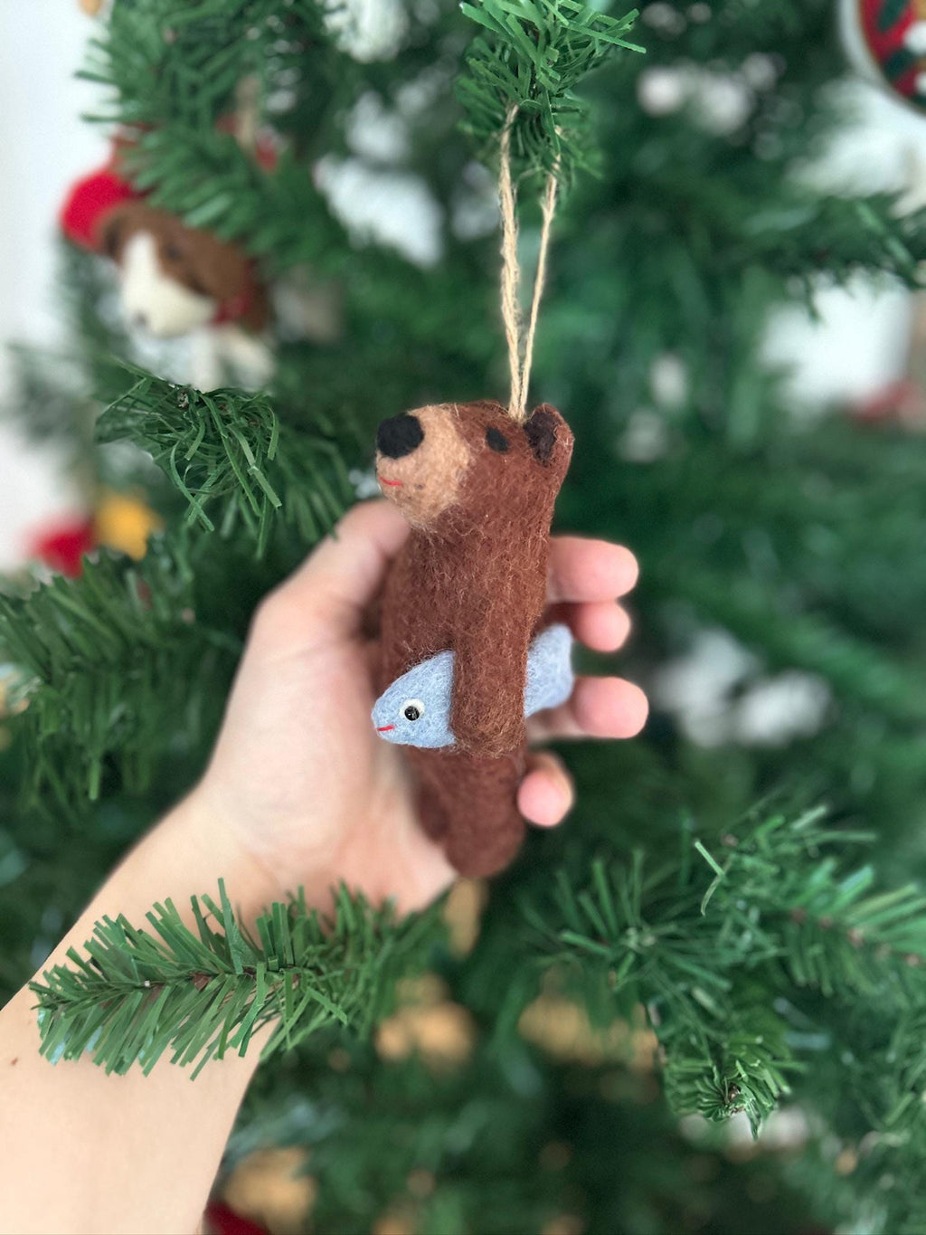 Filzanhänger Bär mit Fisch I Weihnachtsschmuck I Weihnachtsanhänger aus Filz I Weihnachtsbär I Weihnachtsdeko