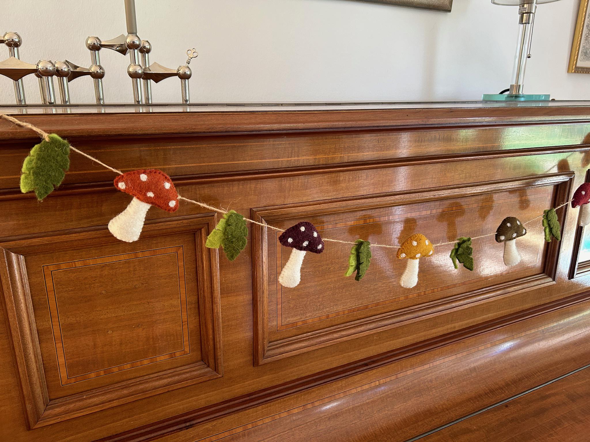 Weihnachtsgirlande Pilze I Pilze aus Filz handgemacht I Weihnachtsdeko I Christmas I Herbstdeko I Fliegenpilz I Pilzgirlande Filz