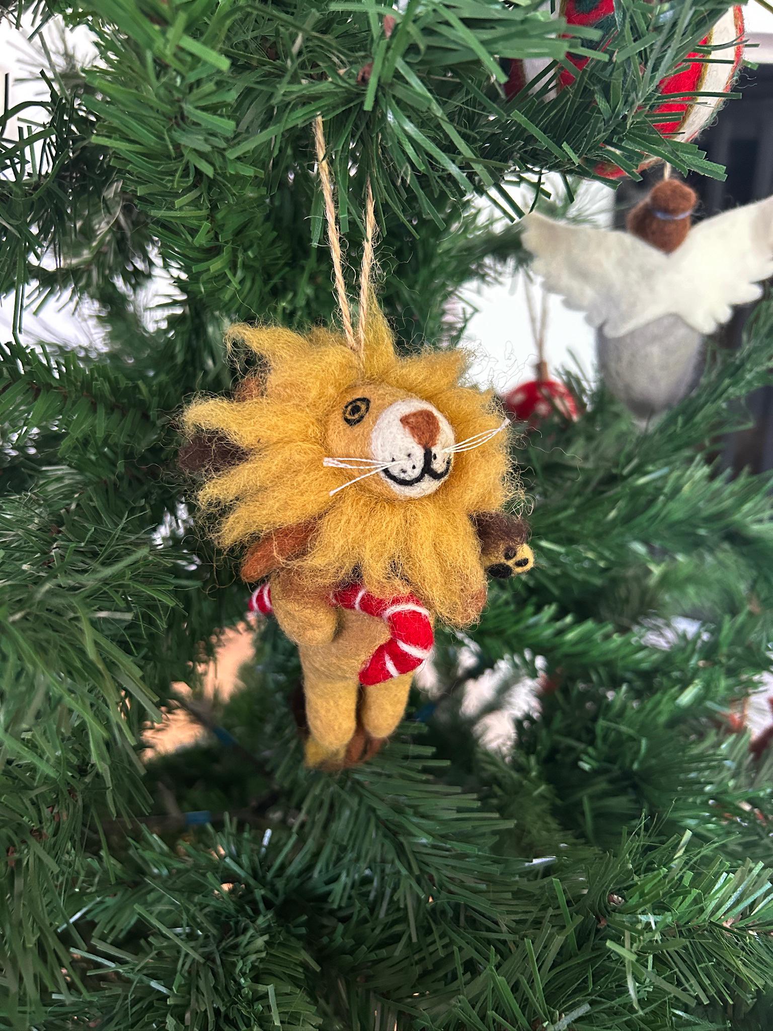 Weihnachtsbaum Anhänger Löwe mit Zuckerstange I Deko aus Filz I Winter I Weihnachtsbaum I Herbstdeko I Anhänger aus Filz I Wildtiere I