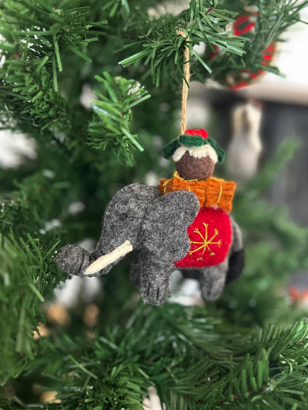 Anhänger Elefant mit Weihnachtsgeschenk I Deko aus Filz I Winter I Weihnachtsbaum I Weihnachtselefant I Anhänger aus Filz I Wildtiere