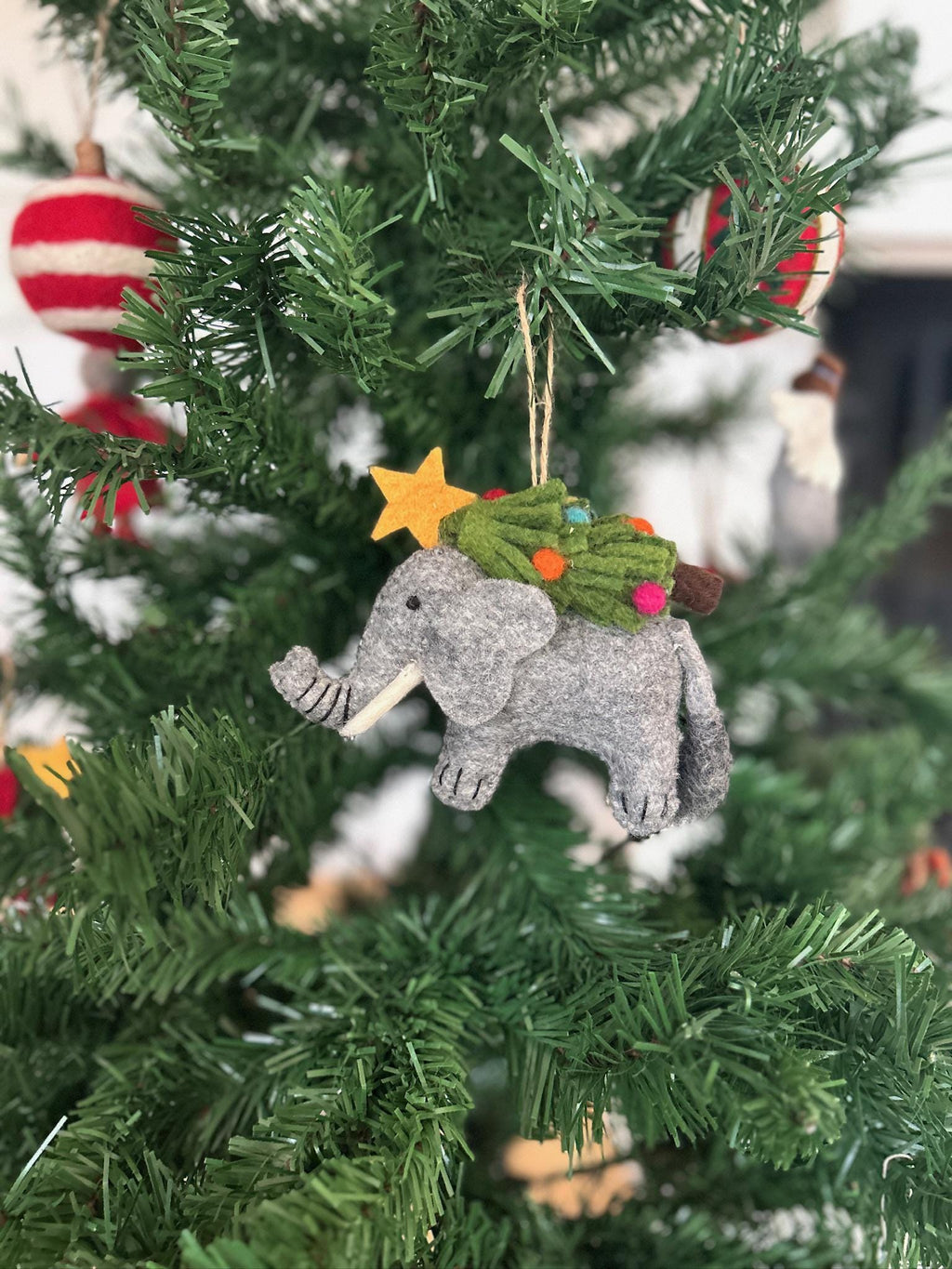 Anhänger Elefant mit Weihnachtsbaum I Deko aus Filz I Winter I Weihnachtsbaum I Weihnachtselefant I Anhänger aus Filz I Wildtiere