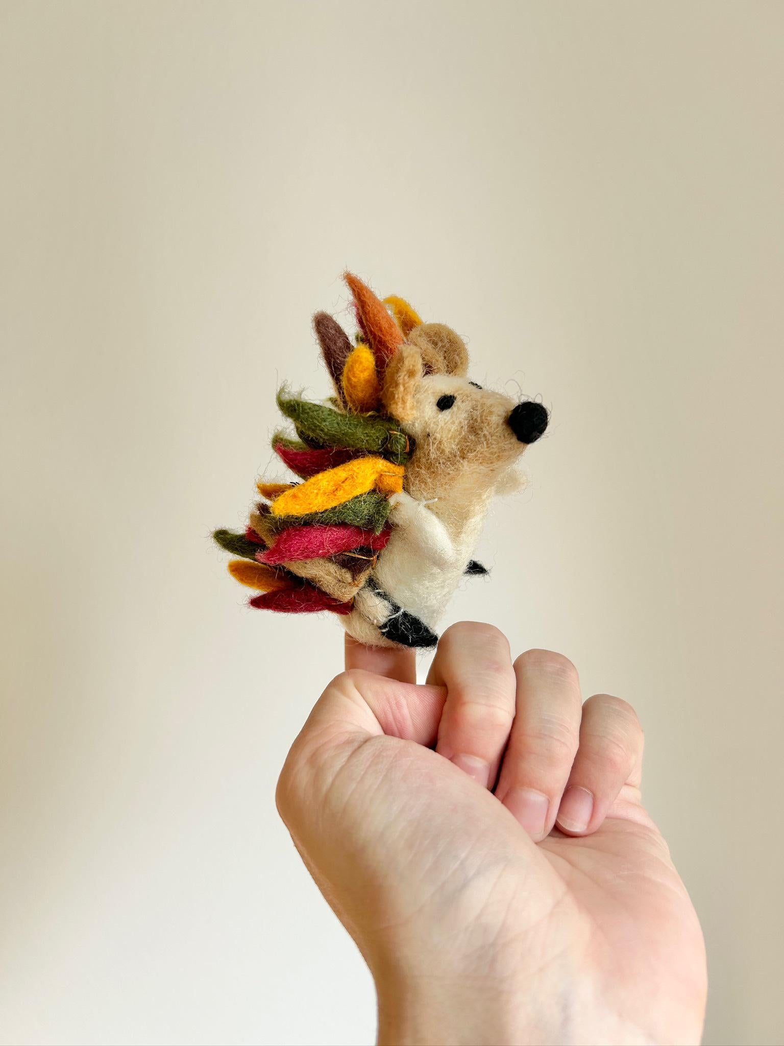 Niedliche Fingerpuppe Igel aus Filz I Fingerspiel I Waldtiere I heimische Tiere I Spielzeug Montessori I Geschichten erzählen