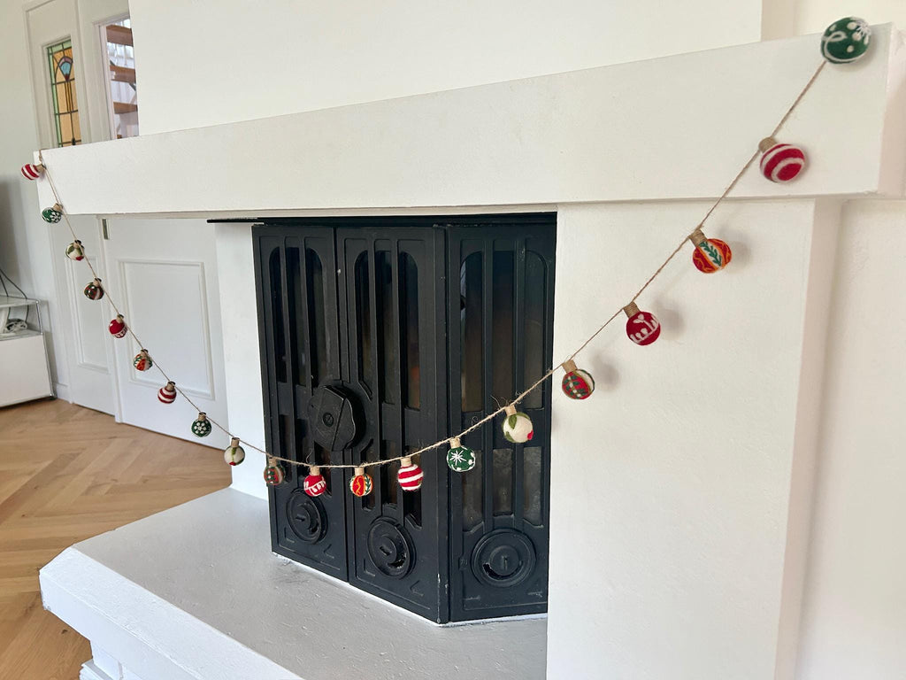 Weihnachtsgirlande Kugeln I Christbaumkugeln I Bestickte Kugeln I KugelgirlandeI aus Filz handgemacht I Weihnachtsdeko I Christmas