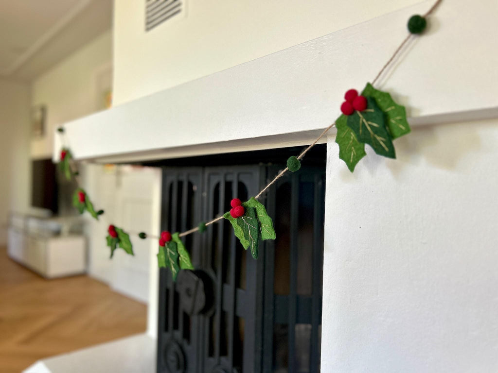 Weihnachtsgirlande rote Beeren I Stechpalme aus Filz handgemacht I Weihnachtsdeko I Christmas