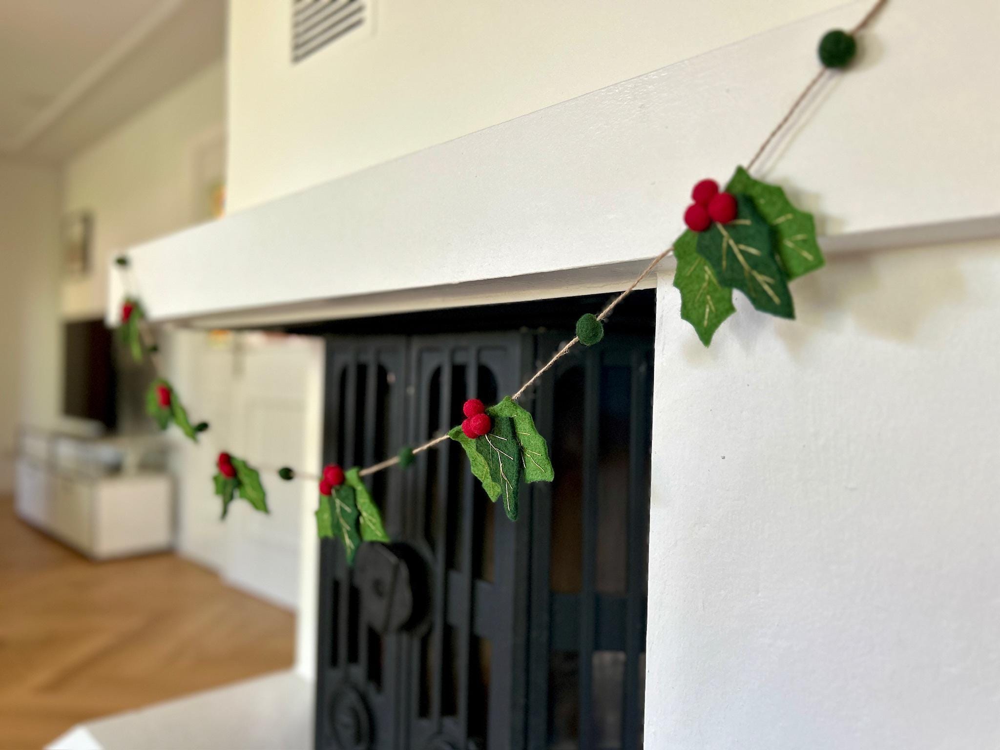 Weihnachtsgirlande rote Beeren I Stechpalme aus Filz handgemacht I Weihnachtsdeko I Christmas