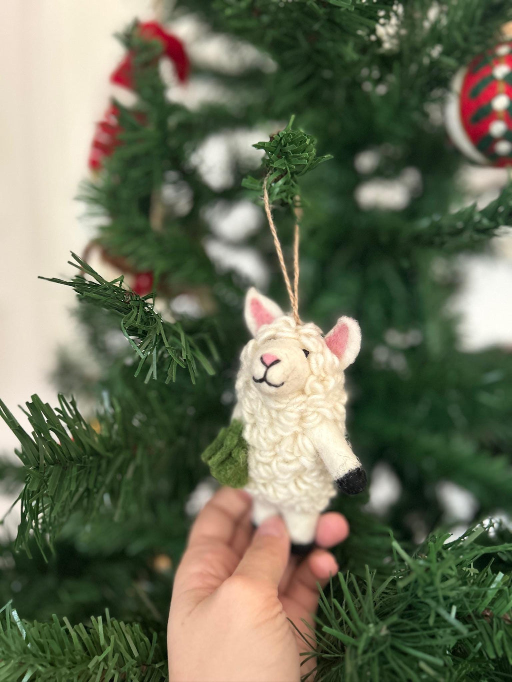 Weihnachtsanhänger Schaf mit Tannenzweig I Christbaumschmuck Weihnachtsdeko I Winter Weihnachtsbaum I Weihnachtsschaf