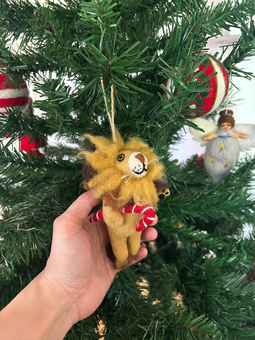Weihnachtsbaum Anhänger Löwe mit Zuckerstange I Deko aus Filz I Winter I Weihnachtsbaum I Herbstdeko I Anhänger aus Filz I Wildtiere I