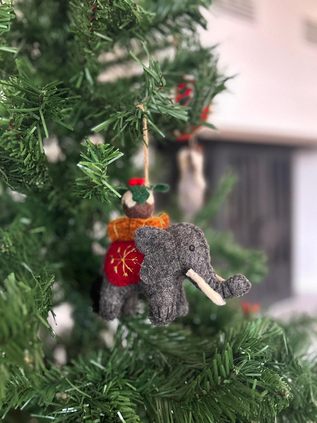 Anhänger Elefant mit Weihnachtsgeschenk I Deko aus Filz I Winter I Weihnachtsbaum I Weihnachtselefant I Anhänger aus Filz I Wildtiere