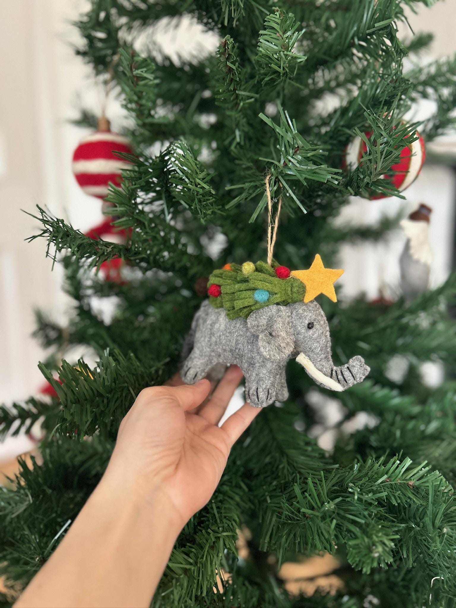 Anhänger Elefant mit Weihnachtsbaum I Deko aus Filz I Winter I Weihnachtsbaum I Weihnachtselefant I Anhänger aus Filz I Wildtiere