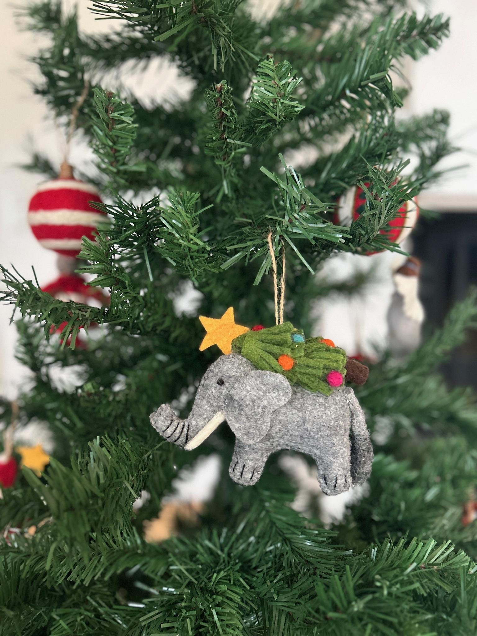 Anhänger Elefant mit Weihnachtsbaum I Deko aus Filz I Winter I Weihnachtsbaum I Weihnachtselefant I Anhänger aus Filz I Wildtiere